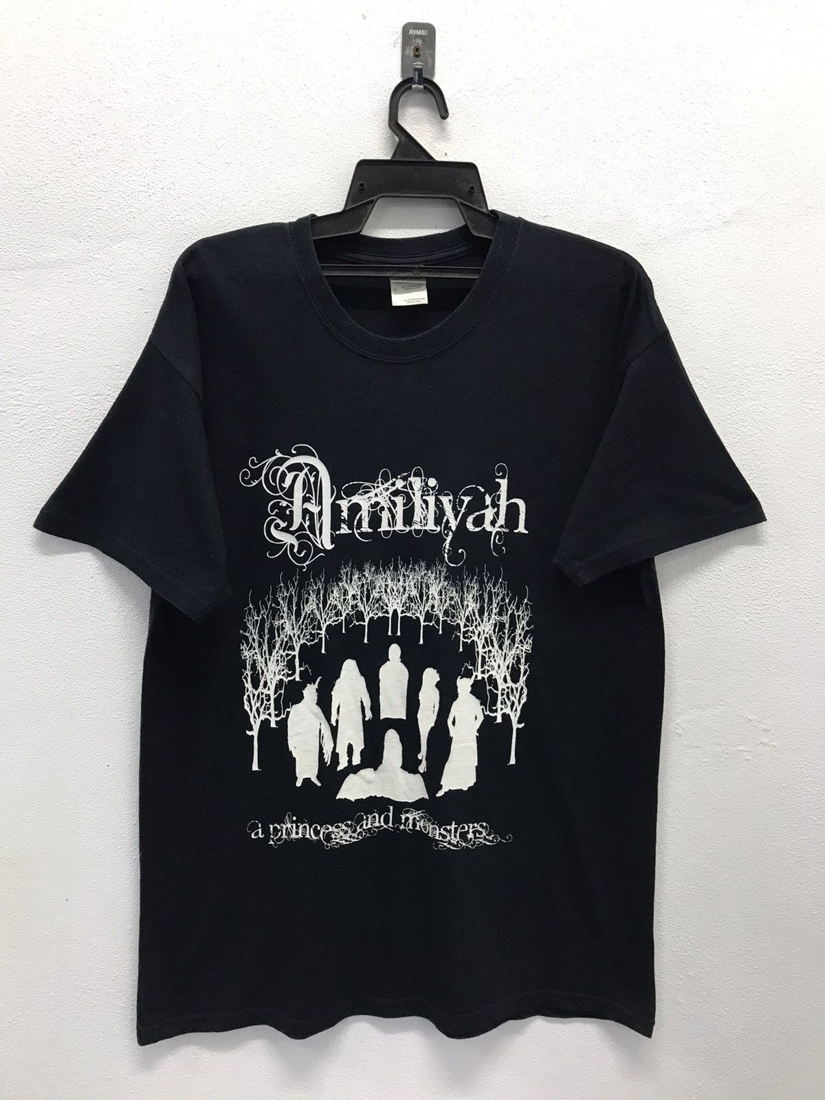 Band Tees × Gildan × Vintage Vintage Gildan Amiliyah A princess and monsters Shirt Size US L / EU 52-54 / 3 - 1 Thumbnail