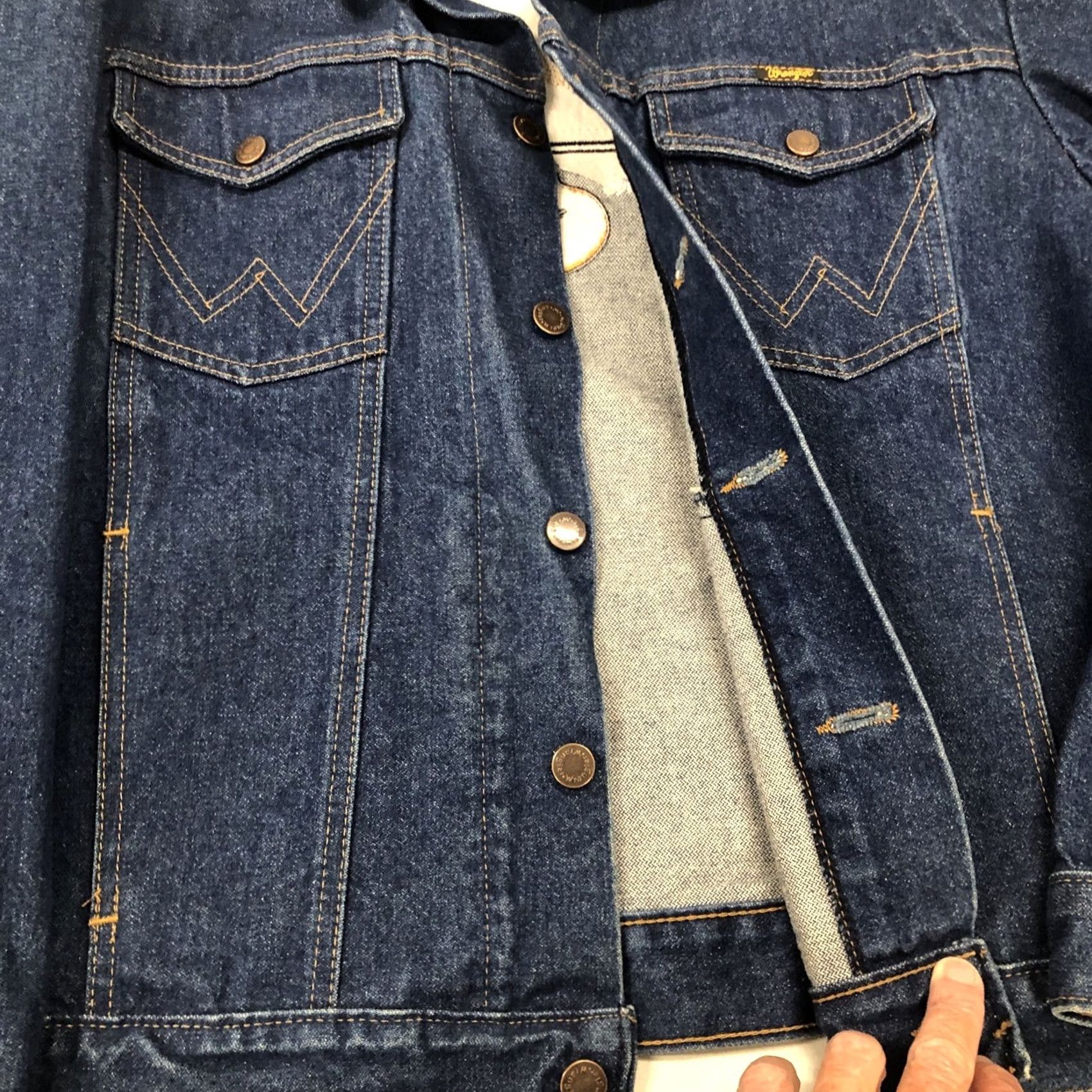 Wrangler VINTAGE Wrangler Denim Trucker Jacket Western L Blue Mens Wrangler 90s Country Music's Favorite Label Biker Style Denim Jacket Size US L / EU 52-54 / 3 - 7 Thumbnail