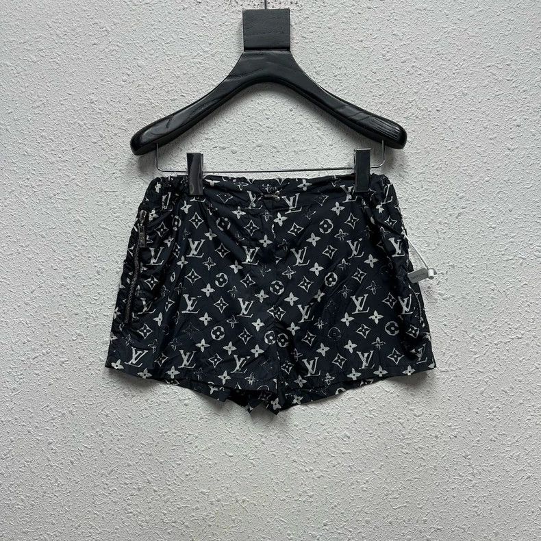 Louis Vuitton Louis Vuitton Black and White Shorts Size US 36 / EU 52 - 1 Thumbnail
