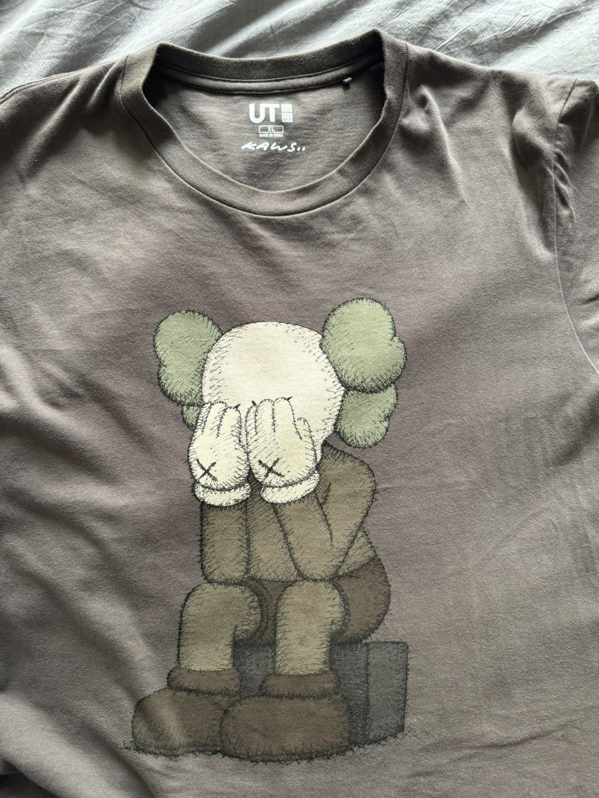 Kaws × Uniqlo Kaws Uniqlo Passing Through LTD Edition Dark Grey Shirt XL Size US XL / EU 56 / 4 - 2 Thumbnail
