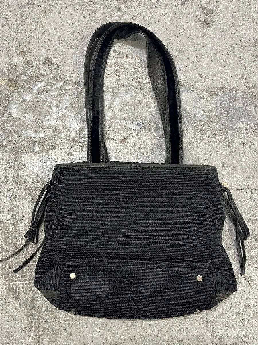 Yves Saint Laurent 2000s Yves Saint Laurent Zip Black Handle Bag Size ONE SIZE - 9 Thumbnail