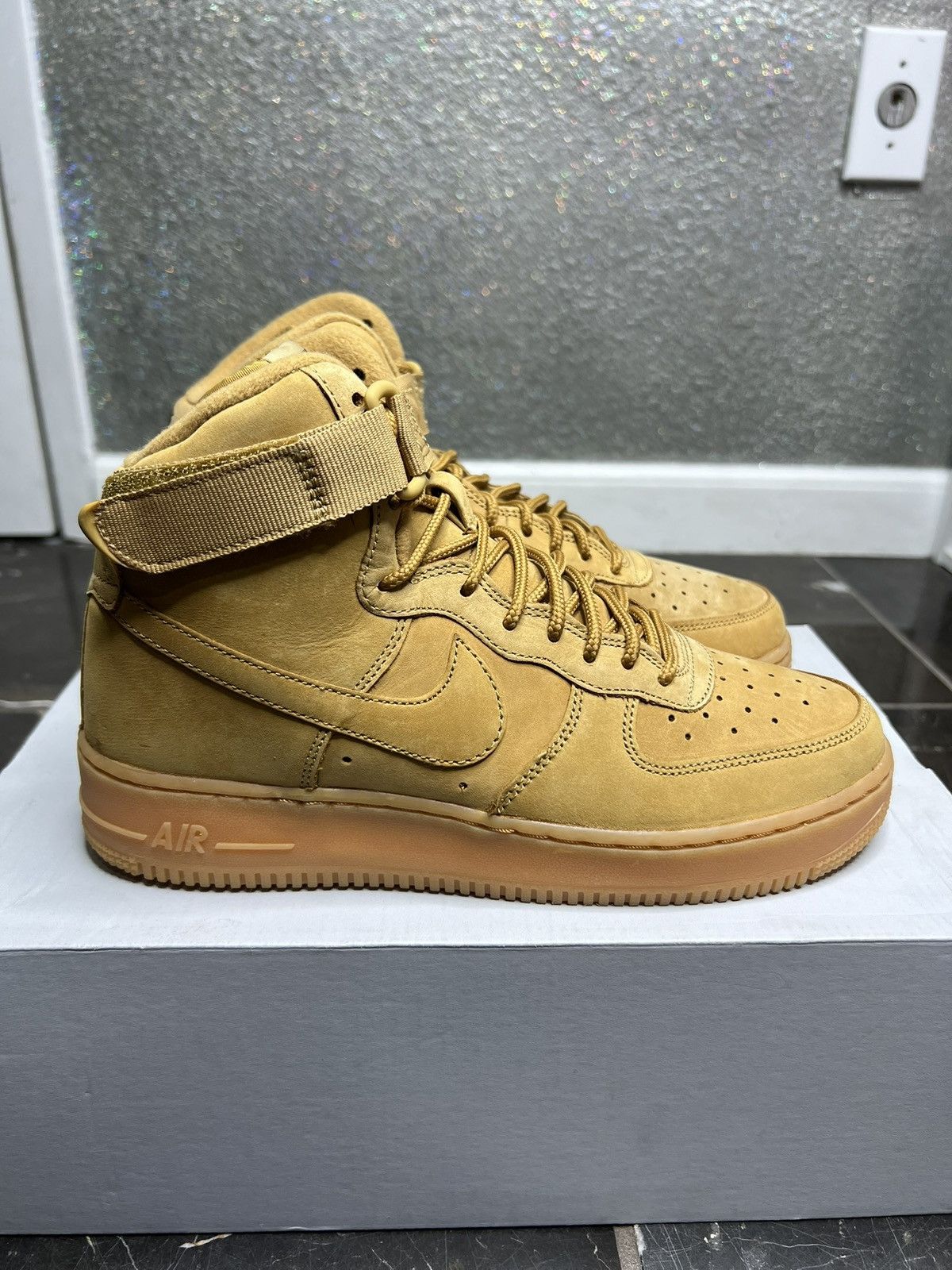 Nike Nike Air Force 1 Mid 07’ Flax High Top Size US 7 / EU 40 - 2 Thumbnail