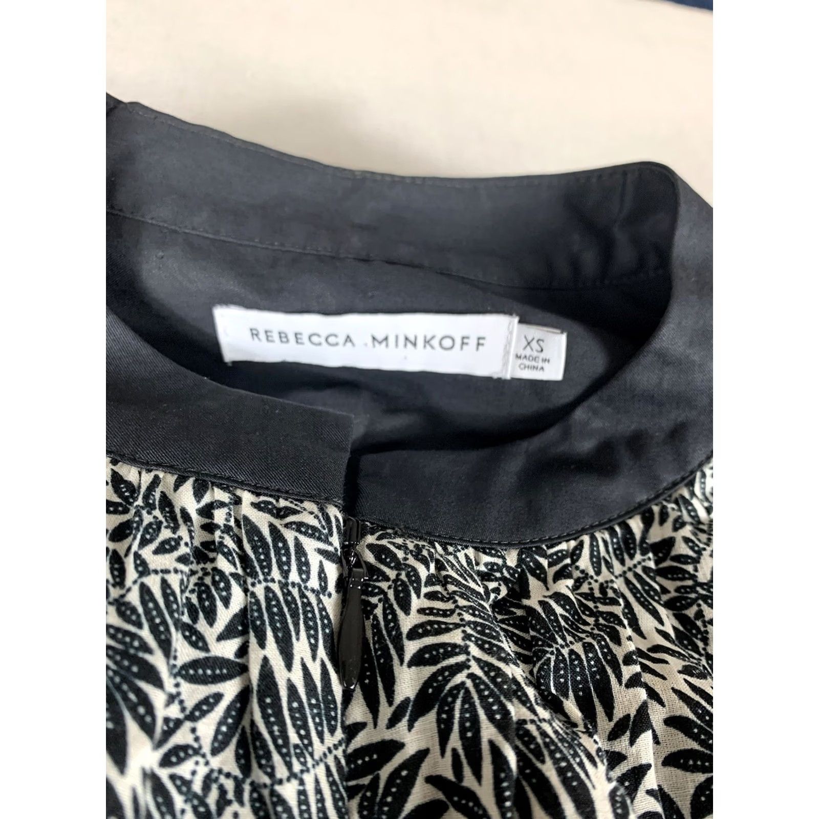 Rebecca Minkoff REBECCA MINKOFF SHEATH DRESS WOMENS XS BLACK LEAVES TIE WAIST LONG DRESS Size XS / US 0-2 / IT 36-38 - 2 Thumbnail