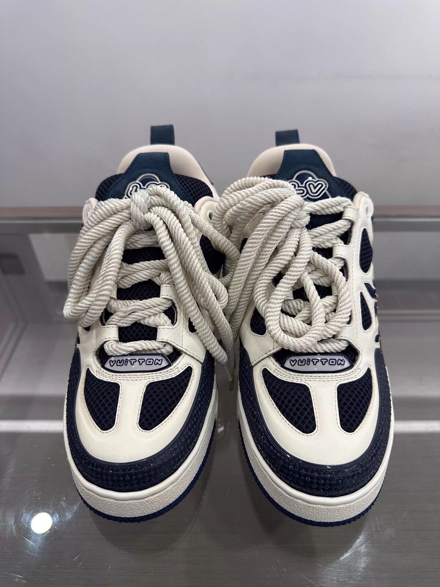 Louis Vuitton LV Men's Blue White Monogram Skate Sneakers 7(41) 99 New Size US 8 / EU 41 - 3 Thumbnail