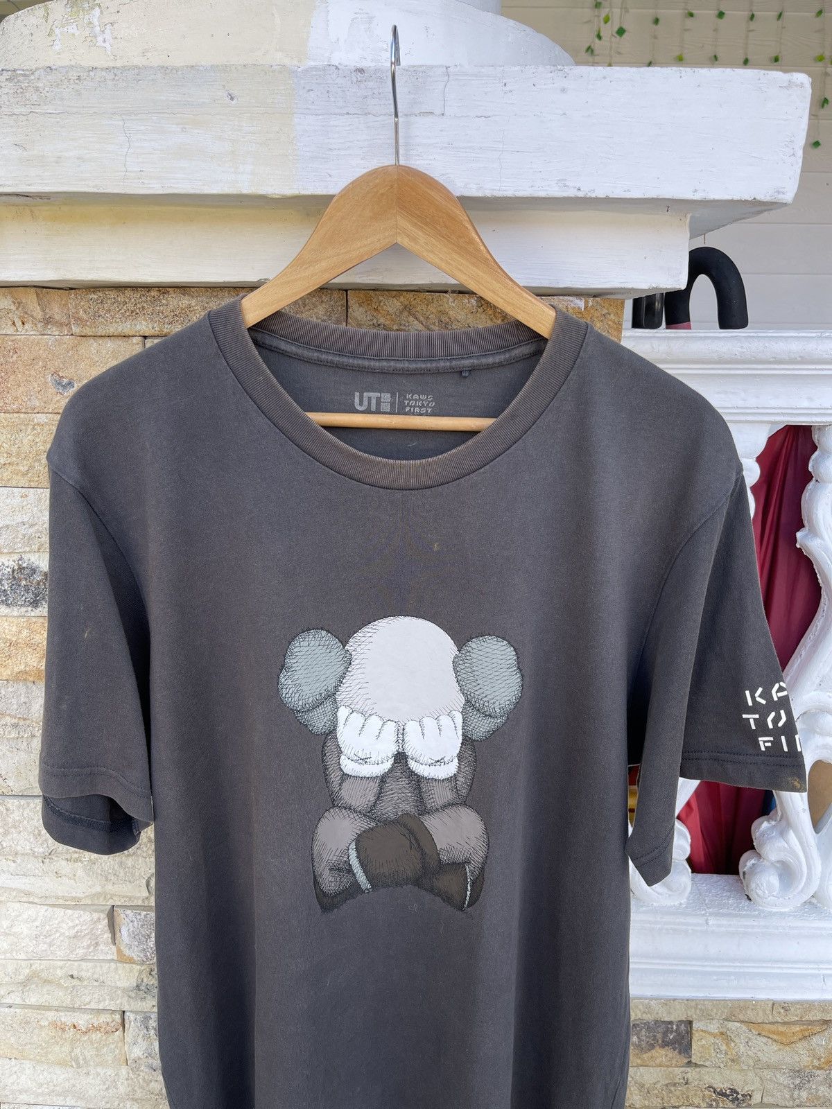 Kaws × Uniqlo Last Drop🔥Rare🔥SUN FADED Japanese KAWS Tokyo First Tee Size US XL / EU 56 / 4 - 2 Thumbnail