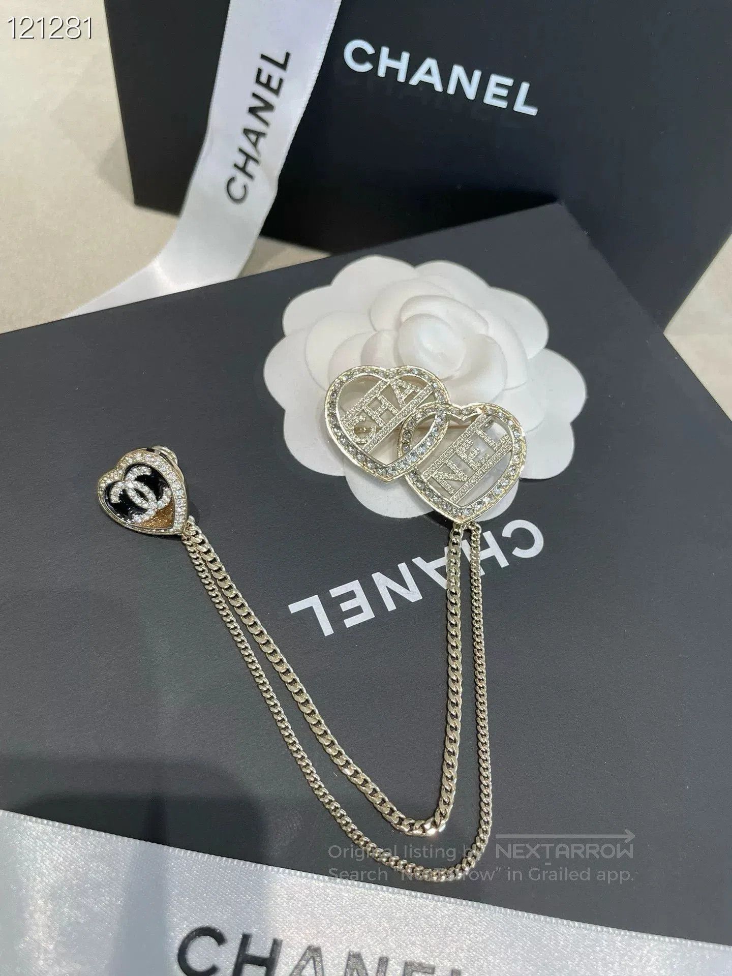 Chanel Chanel Logo Heart Embellished Brooch. Size ONE SIZE - 1 Thumbnail