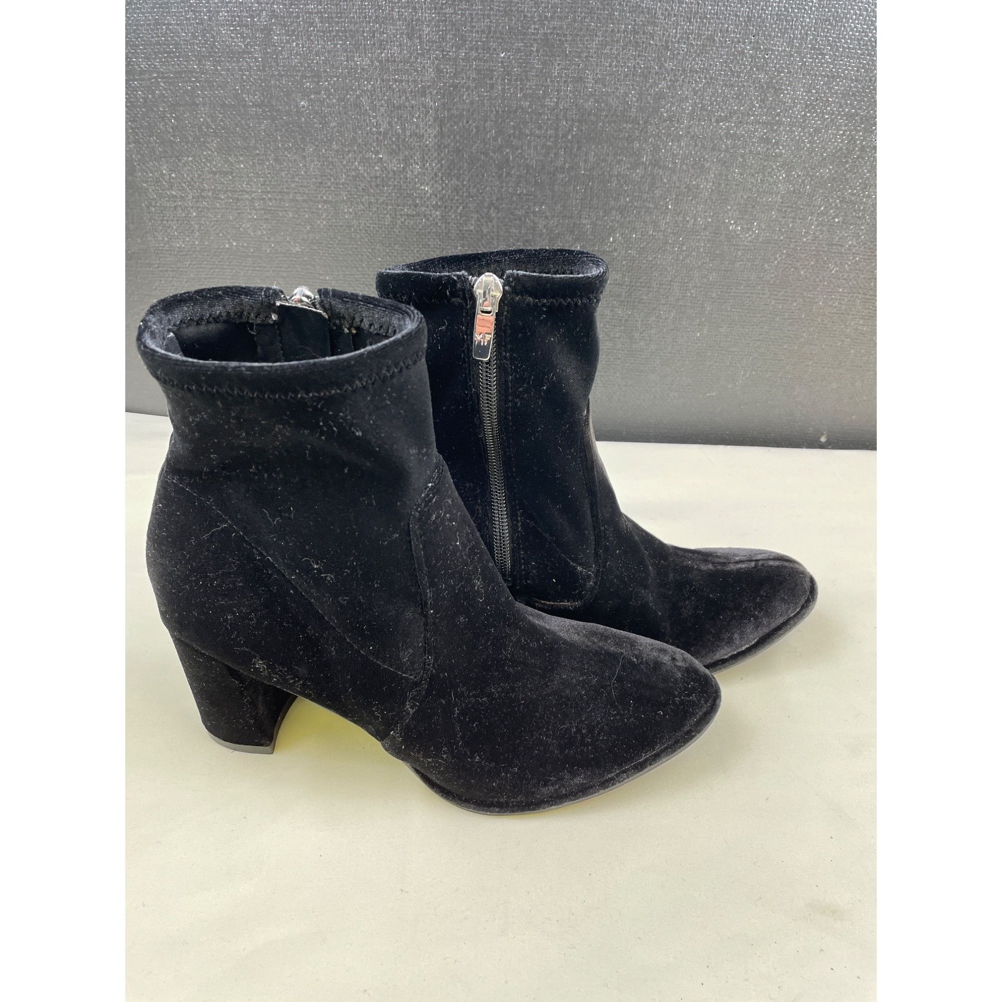 Marc Fisher Marc Fisher Women's Velvet Ankle Shoes/ Boots Heels 3" Size Size US 6 / IT 36 - 2 Thumbnail