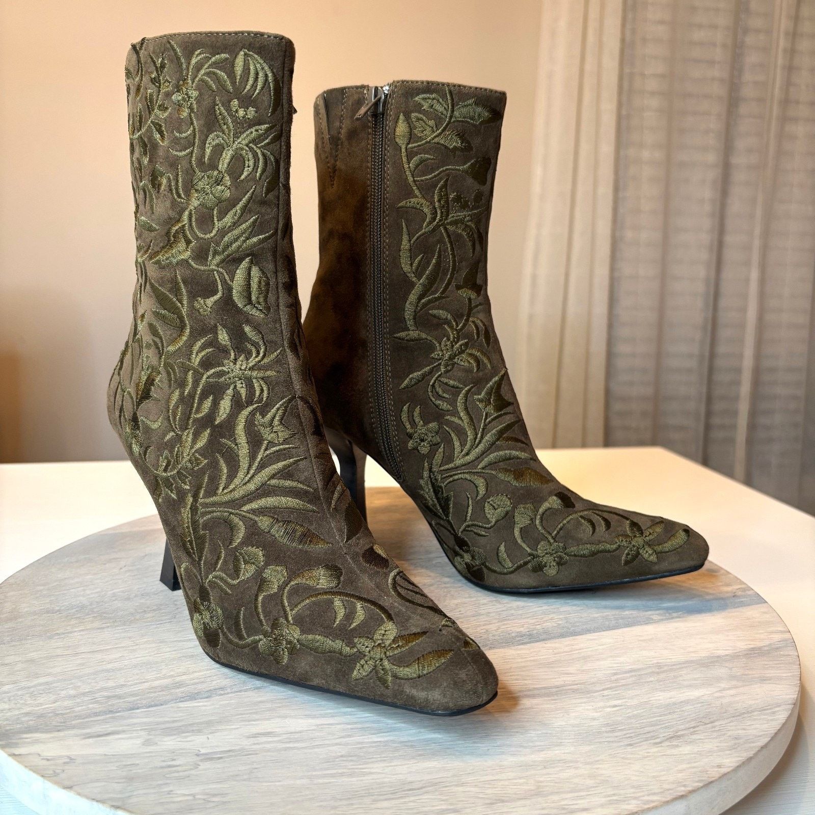 Jeffrey Campbell Floral Green Embroidered Ankle Boots Sz 8.5