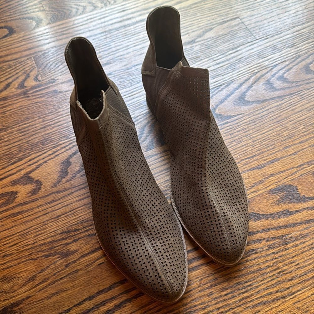 Vince Camuto Vince Camuto Celena brown suede perforated booties. Stacked Size US 10 / IT 40 - 4 Thumbnail