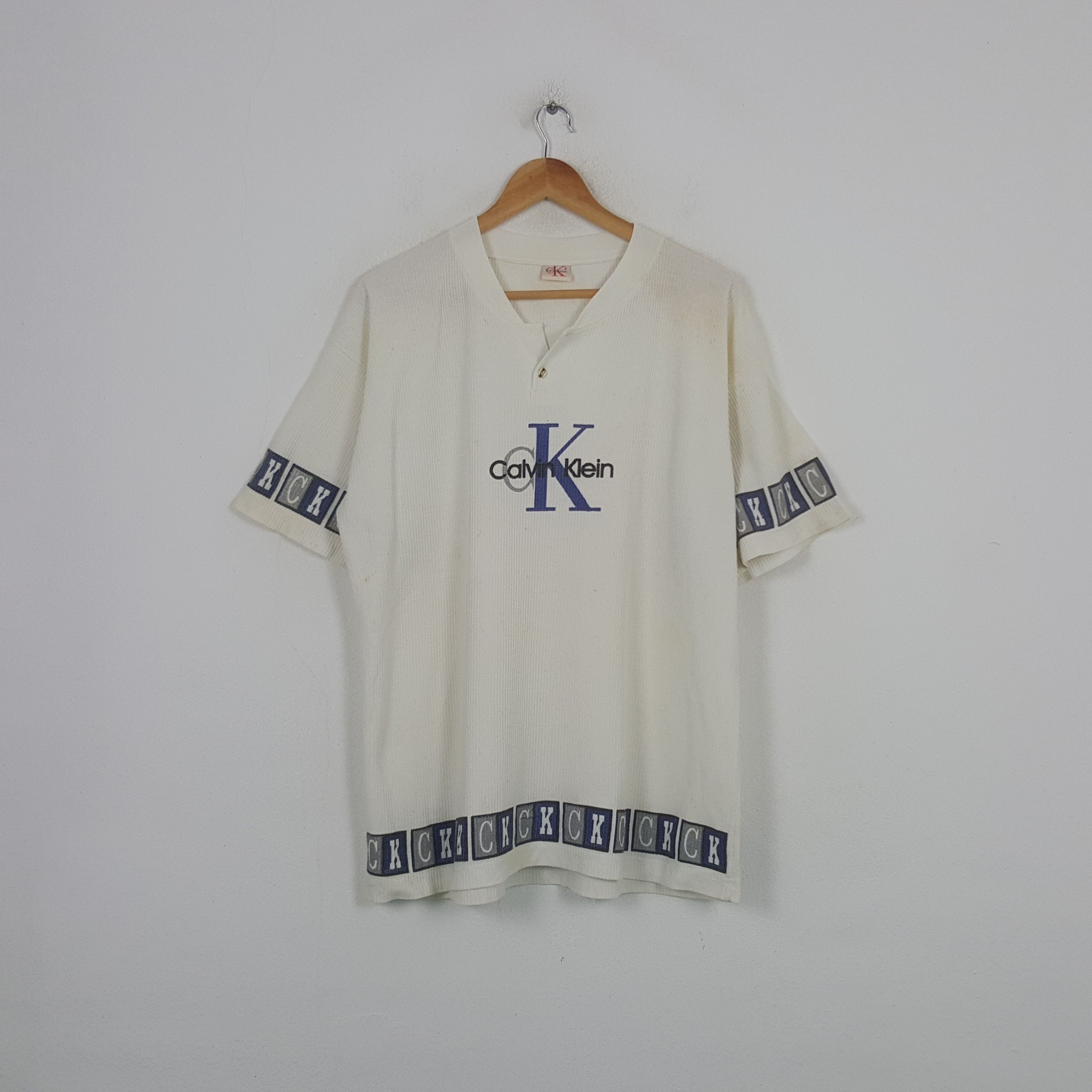 Calvin Klein Vintage Calvin Klein American Brand Tshirt RR4 Size US XL / EU 56 / 4 - 1 Thumbnail
