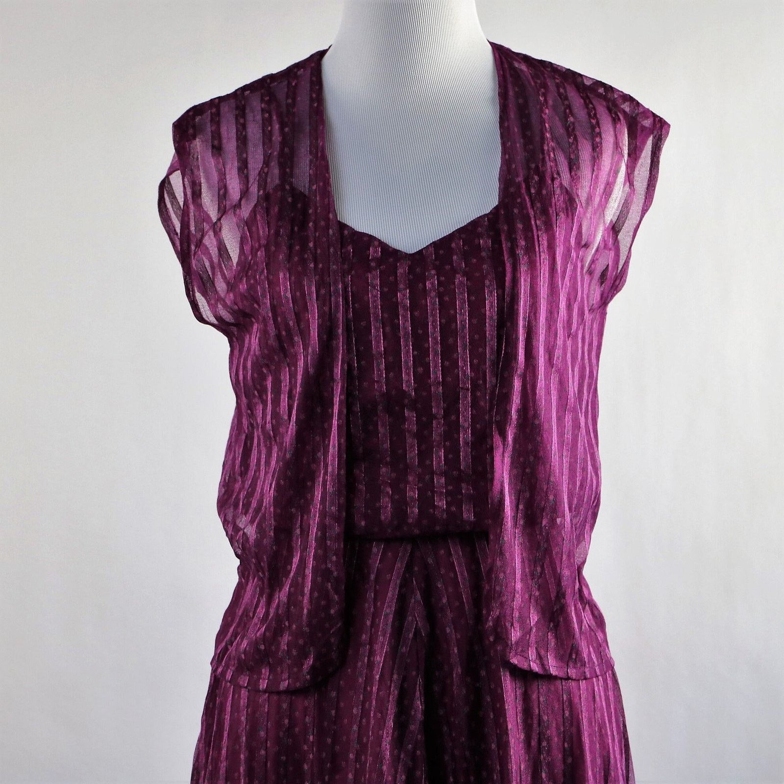 Vintage Vintage 1970s Plum Floral Sun Dress, Matching Vest Small Size S / US 4 / IT 40 - 2 Thumbnail