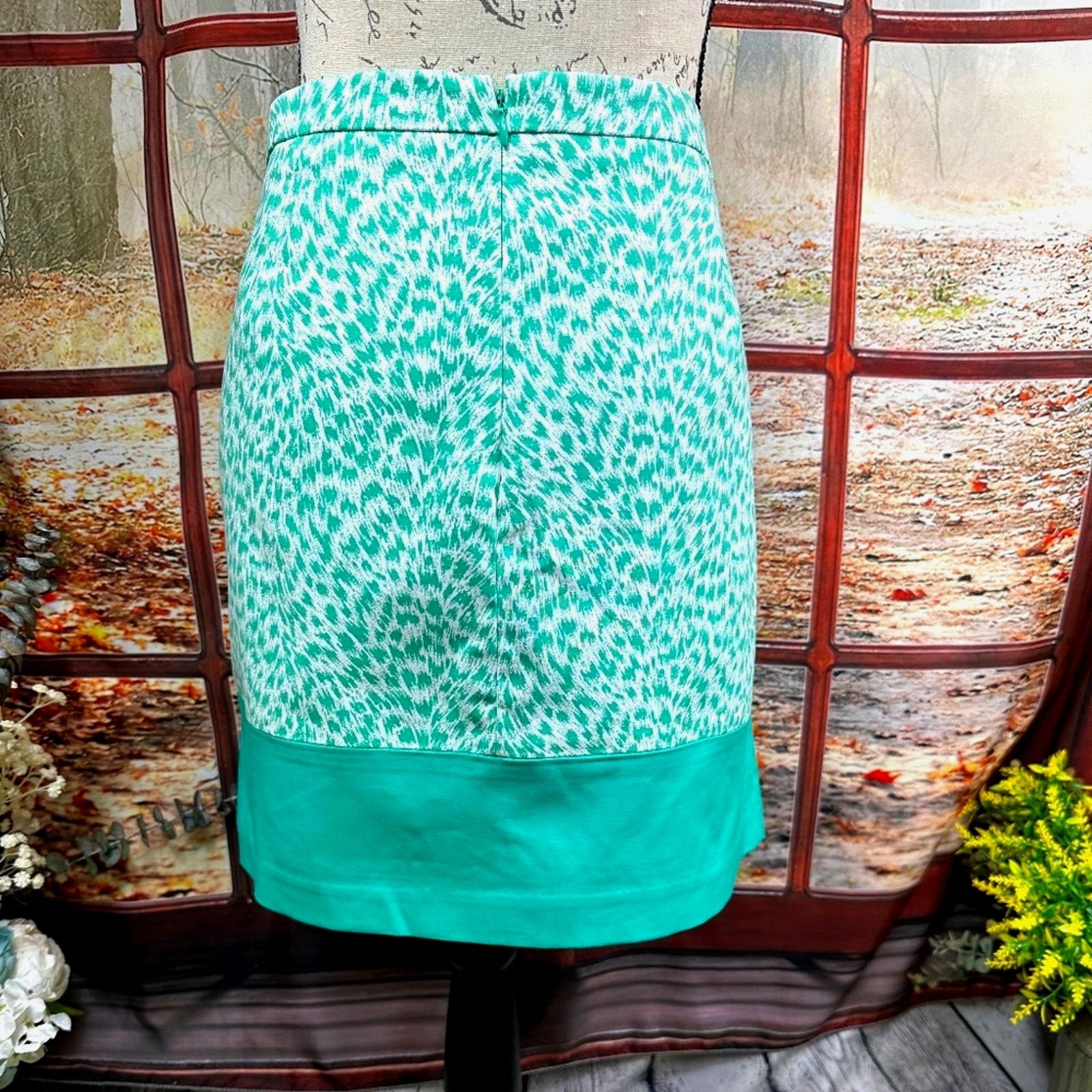 Michael Kors Michael Kors Cheetah Print Skirt Green and White size 14 Size 36" / US 14 / IT 50 - 6 Thumbnail