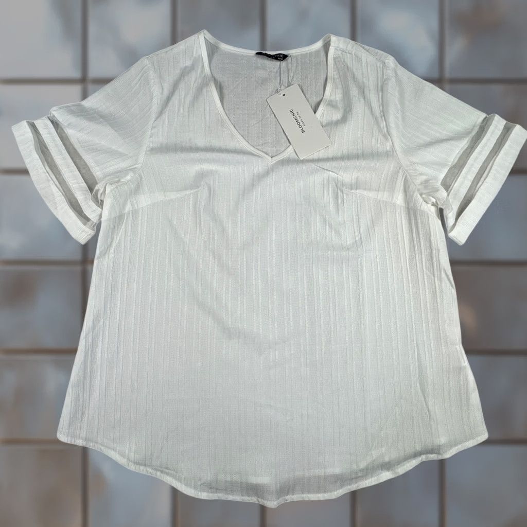 Vintage Bloomchic White Textured V Neck NWT Short Sleeve Ruffle Trim Top Women Size 10 Size L / US 10 / IT 46 - 1 Thumbnail