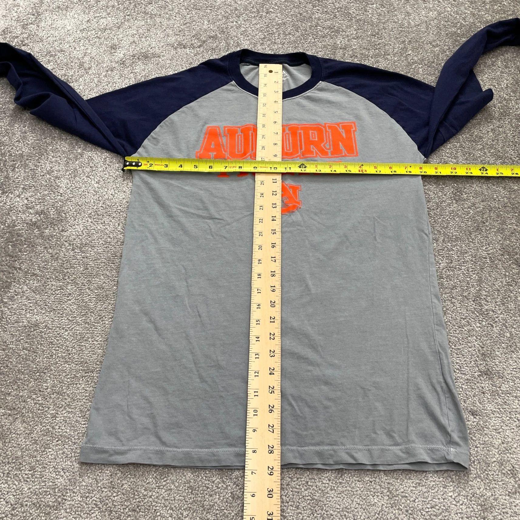 Vintage Alta Gracia Auburn Tigers T-Shirt Mens Medium Gray Raglan Crew Tee Sports Size US M / EU 48-50 / 2 - 7 Thumbnail