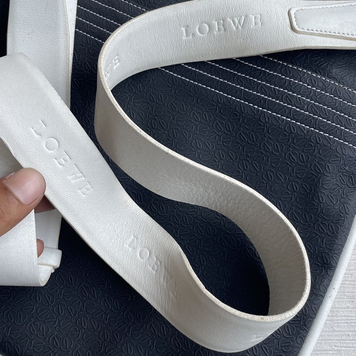 Loewe Loewe Repeat Anagram Embossed Unisex Crossbody Size ONE SIZE - 10 Thumbnail