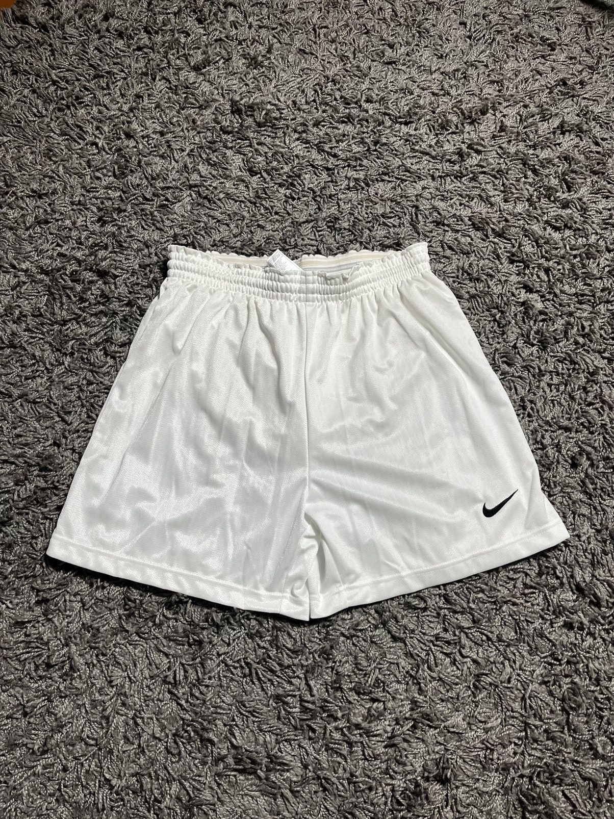 Nike BNWT NIKE VINTAGE 2000’s TEMPLATE FOOTBALL TRIKOT SHORTS Size US 32 / EU 48 - 1 Thumbnail