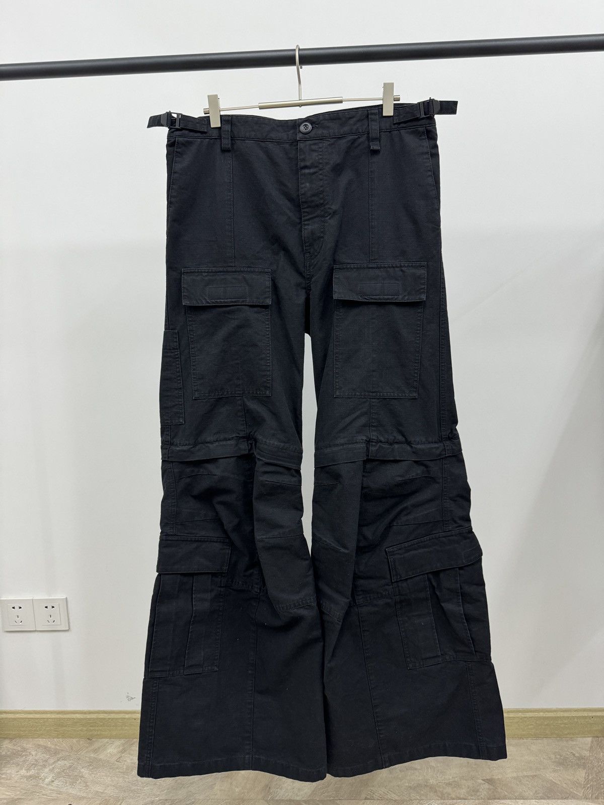 Balenciaga Balenciaga cargo pants sz L BNWT | Grailed