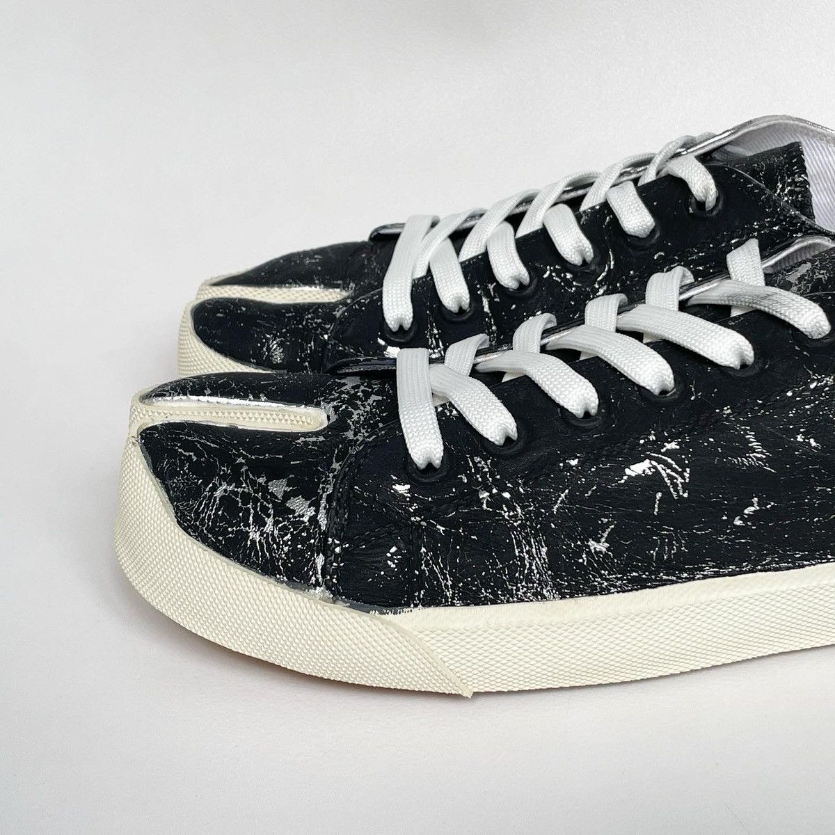 Maison Margiela Painted Leather Tabi Sneakers Size US 10 / EU 43 - 4 Thumbnail
