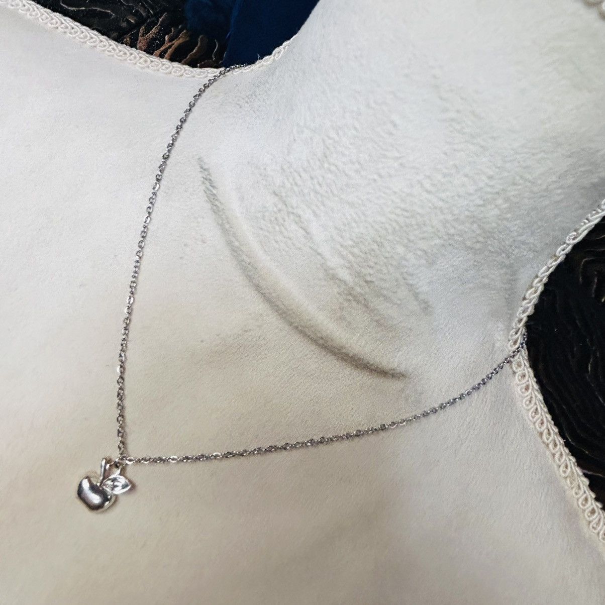 Handmade Handcrafted vintage shiny silver apple pendant necklace Size ONE SIZE - 3 Thumbnail