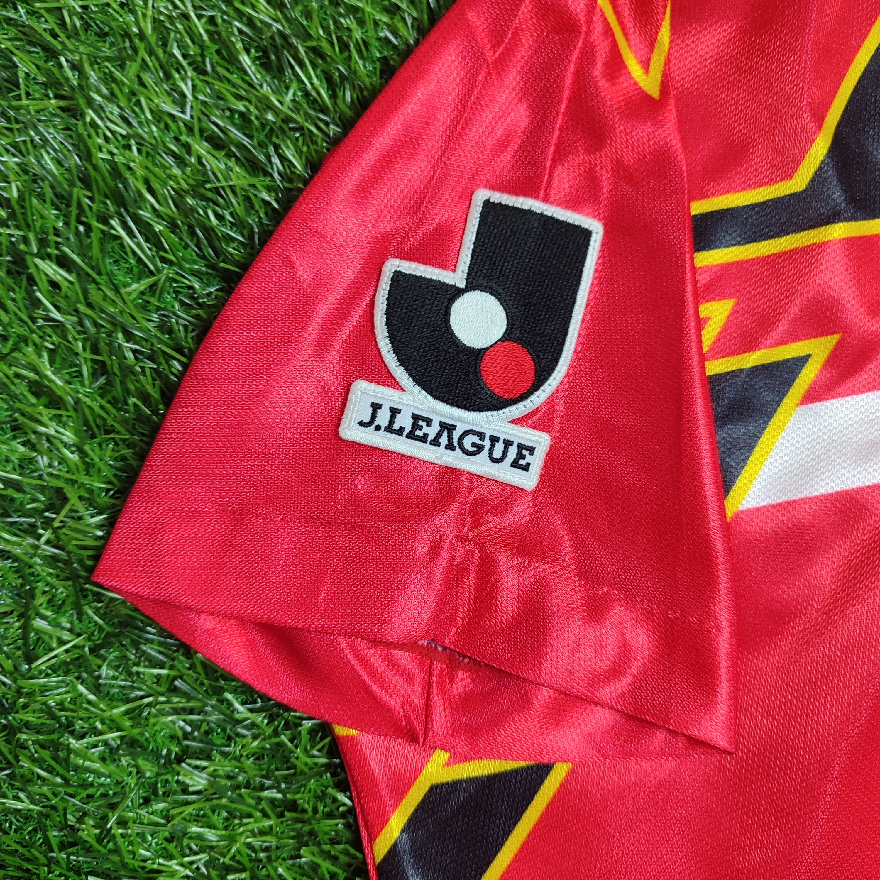 Mizuno Nagoya Grampus Home 1996 Gary Lineker #10 Soccer Jersey Size US L / EU 52-54 / 3 - 4 Thumbnail
