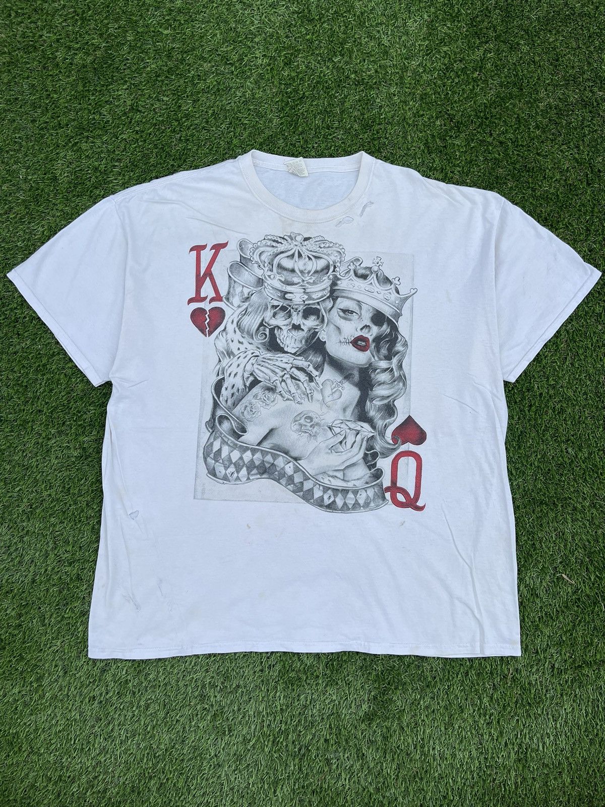 image of Vintage King & Queen Monroe Skull Distressed in White, Men's (Size 2XL)