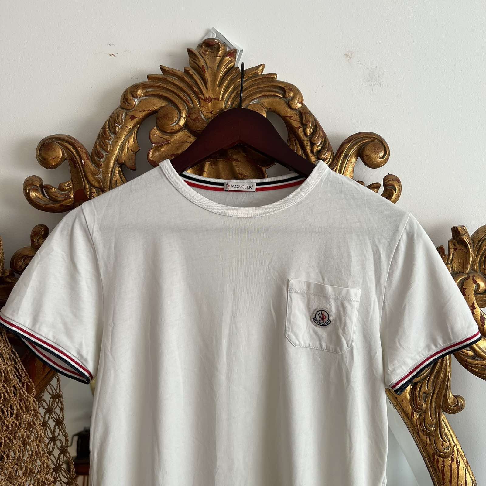 Moncler Moncler white T-shirt small embroidered logo pocket Sz S Size US S / EU 44-46 / 1 - 4 Thumbnail