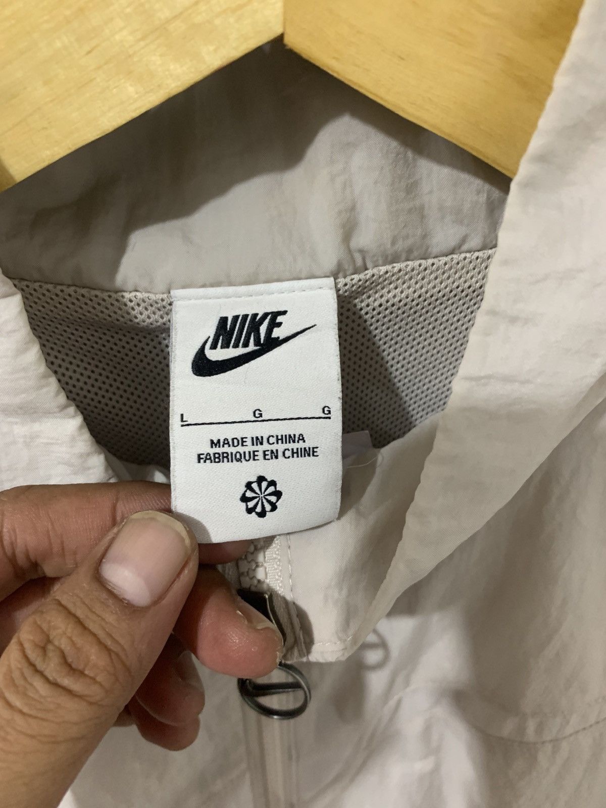 Nike nike big swoosh nylon jacket broken white Size L / US 10 / IT 46 - 4 Thumbnail
