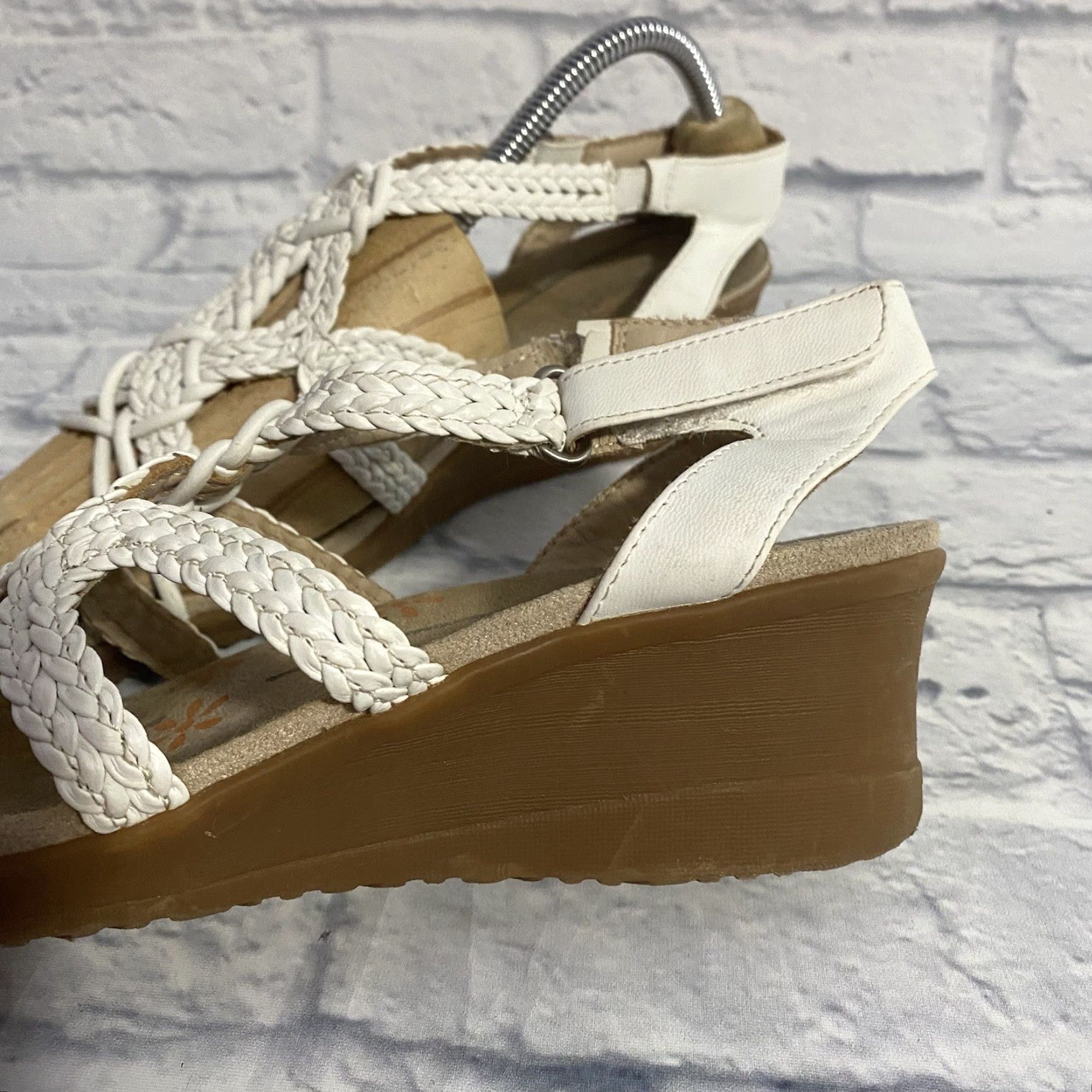 Vintage BareTraps Takara White Tan Braided T-Strap Wedge Sandals 8.5 M Buckle Heel Strap Platforms & Wedges Womens Sandal Size US 6 / IT 36 - 4 Thumbnail