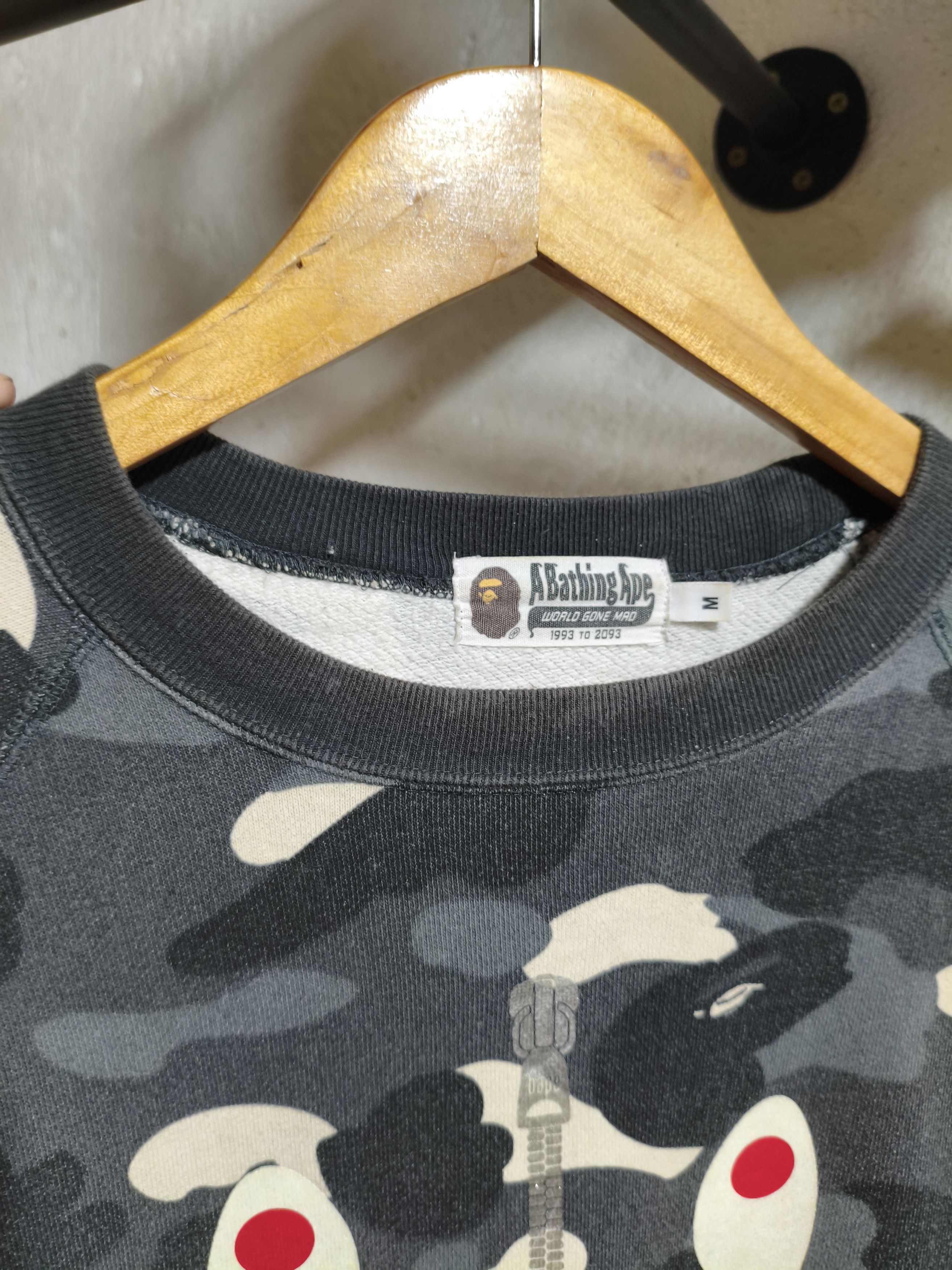 Bape Bape shark camou glowing the dark Size US M / EU 48-50 / 2 - 5 Thumbnail