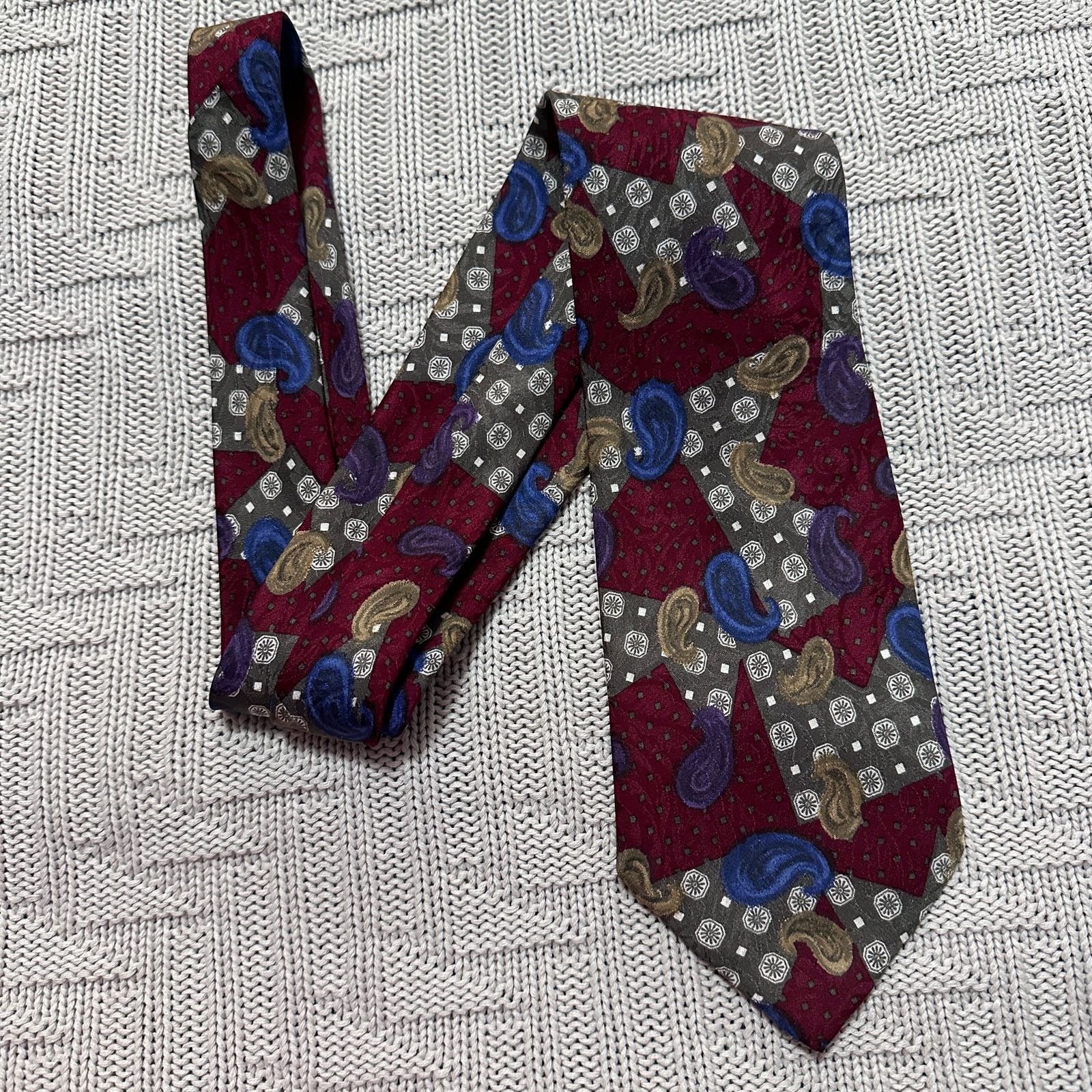 Oleg Cassini Vintage Oleg Cassini maroon paisley Italian silk men's tie Size ONE SIZE - 1 Thumbnail