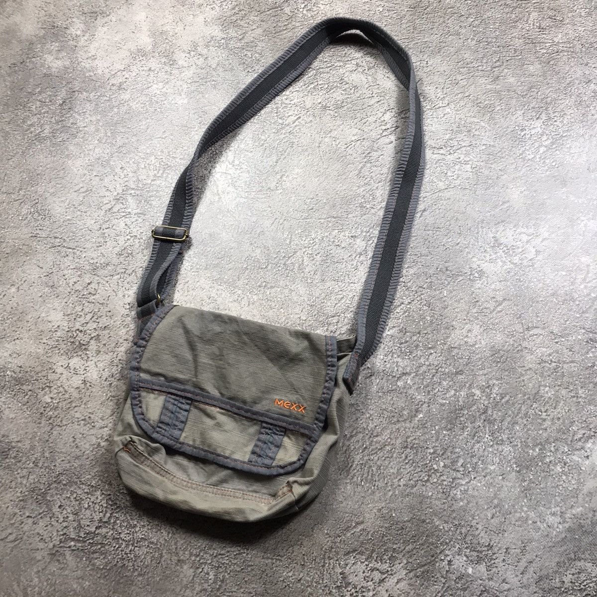 Vintage Y2K Vintage Crossbody Bag Japanese Streetwear Logo Washed OS Size ONE SIZE - 2 Thumbnail