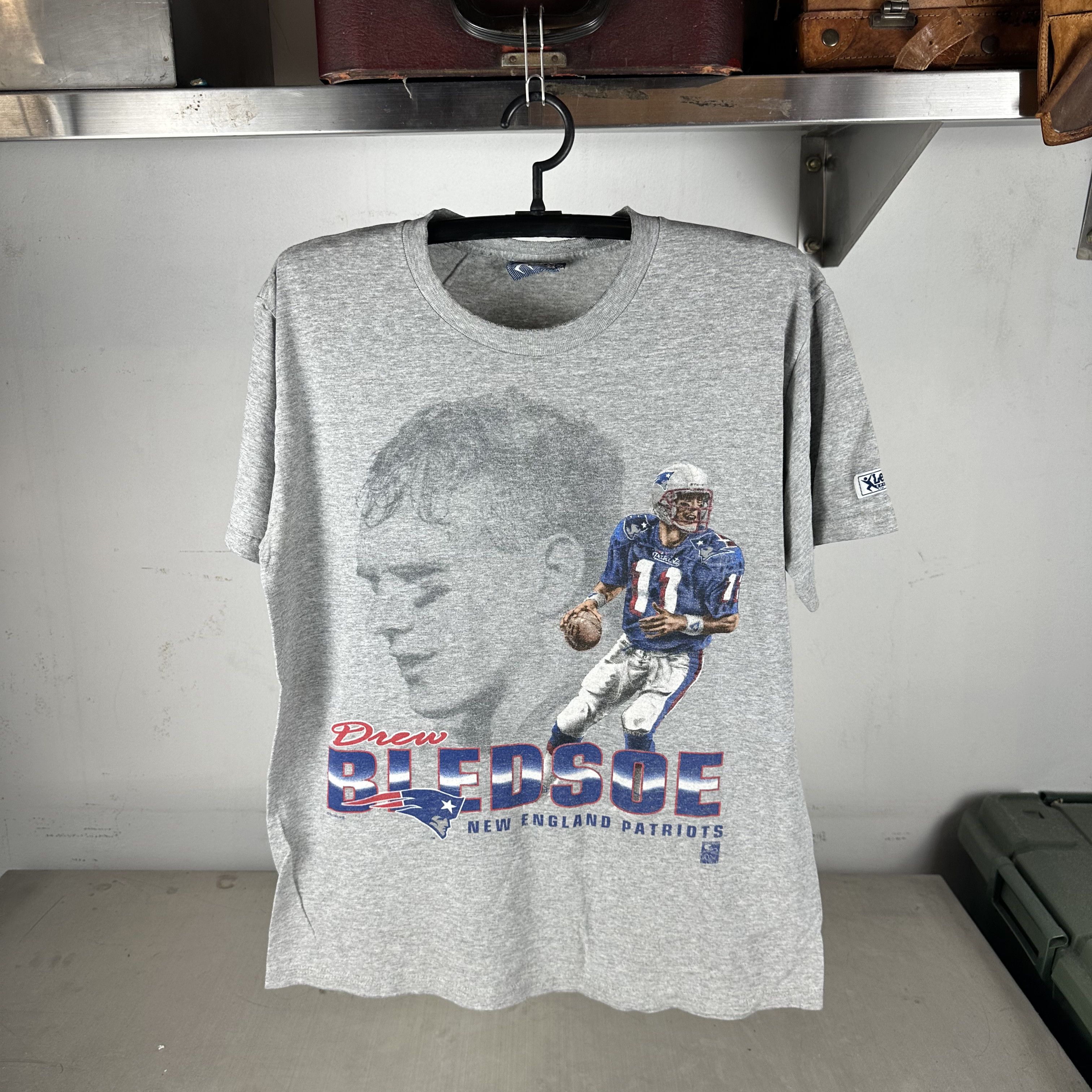 Vintage Vintage 90s Drew Bledsoe New England Patriots NFL T-shirt Size US L / EU 52-54 / 3 - 1 Thumbnail