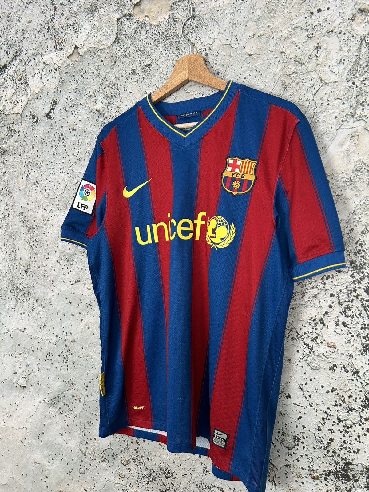 Nike FC Barcelona Pique #3 Nike Soccer Jersey Rare Football Sport Size US M / EU 48-50 / 2 - 3 Thumbnail