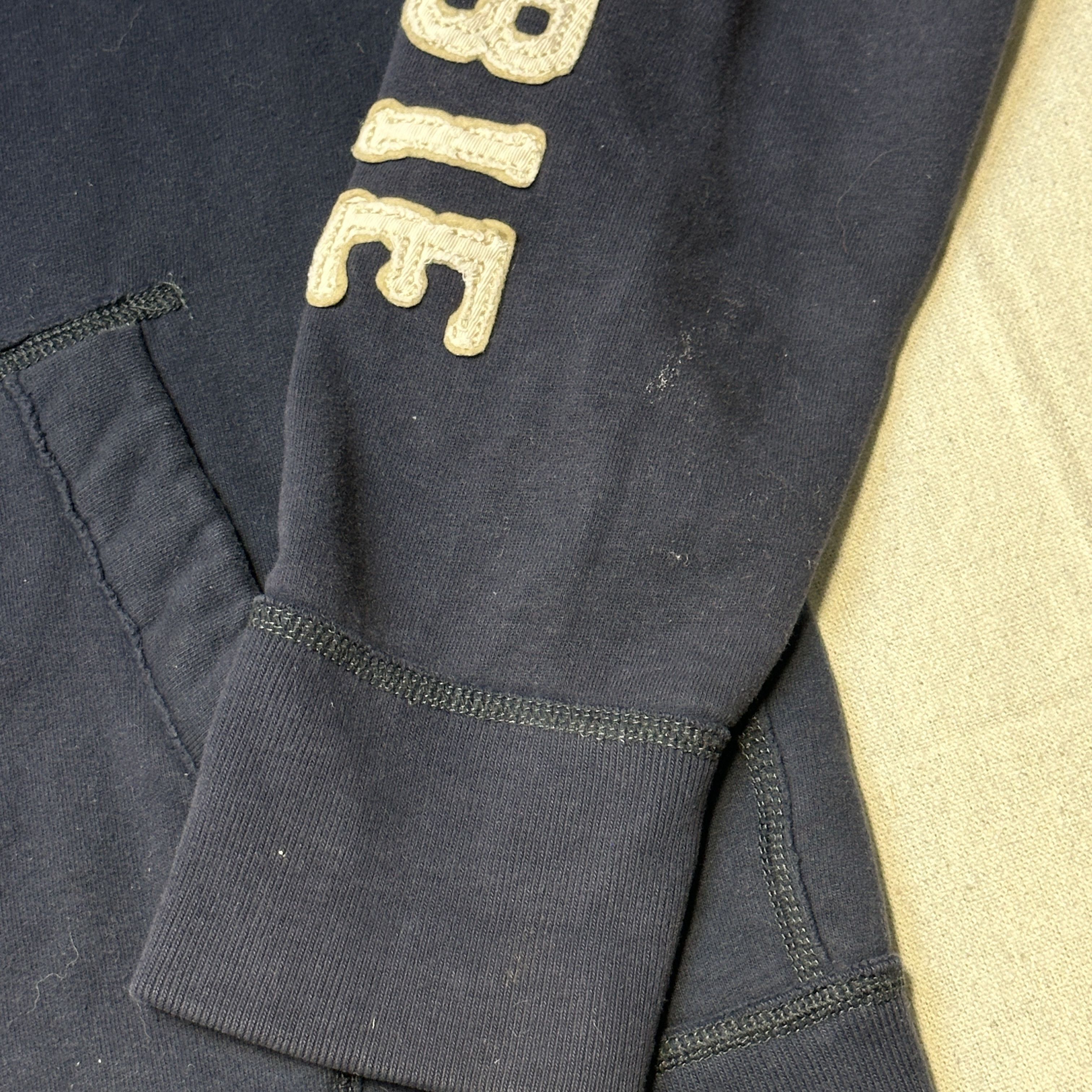 Abercrombie & Fitch Vintage Abercrombie & Fitch Appliqué Logo Zip Hoodie Size M Size US M / EU 48-50 / 2 - 7 Thumbnail