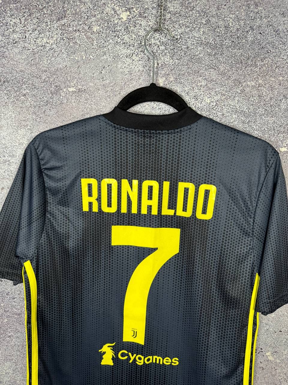 Other RONALDO Vintage Juventus 2018/19 Third Fan Soccer Jersey Size US XS / EU 42 / 0 - 11 Thumbnail