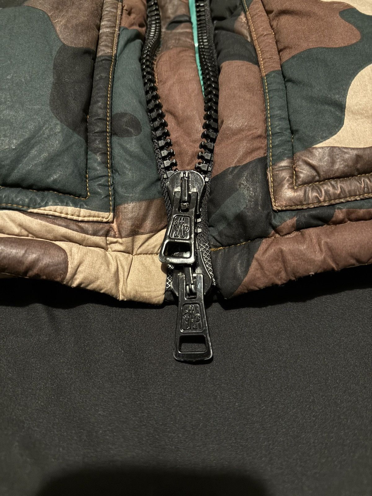 Moncler camo moncler coat Size US S / EU 44-46 / 1 - 3 Thumbnail