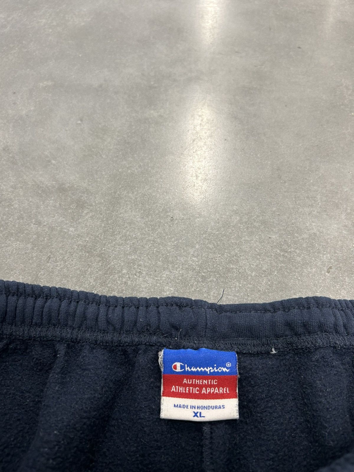 Champion Champion Quinnipiac sweats Size US 32 / EU 48 - 3 Thumbnail