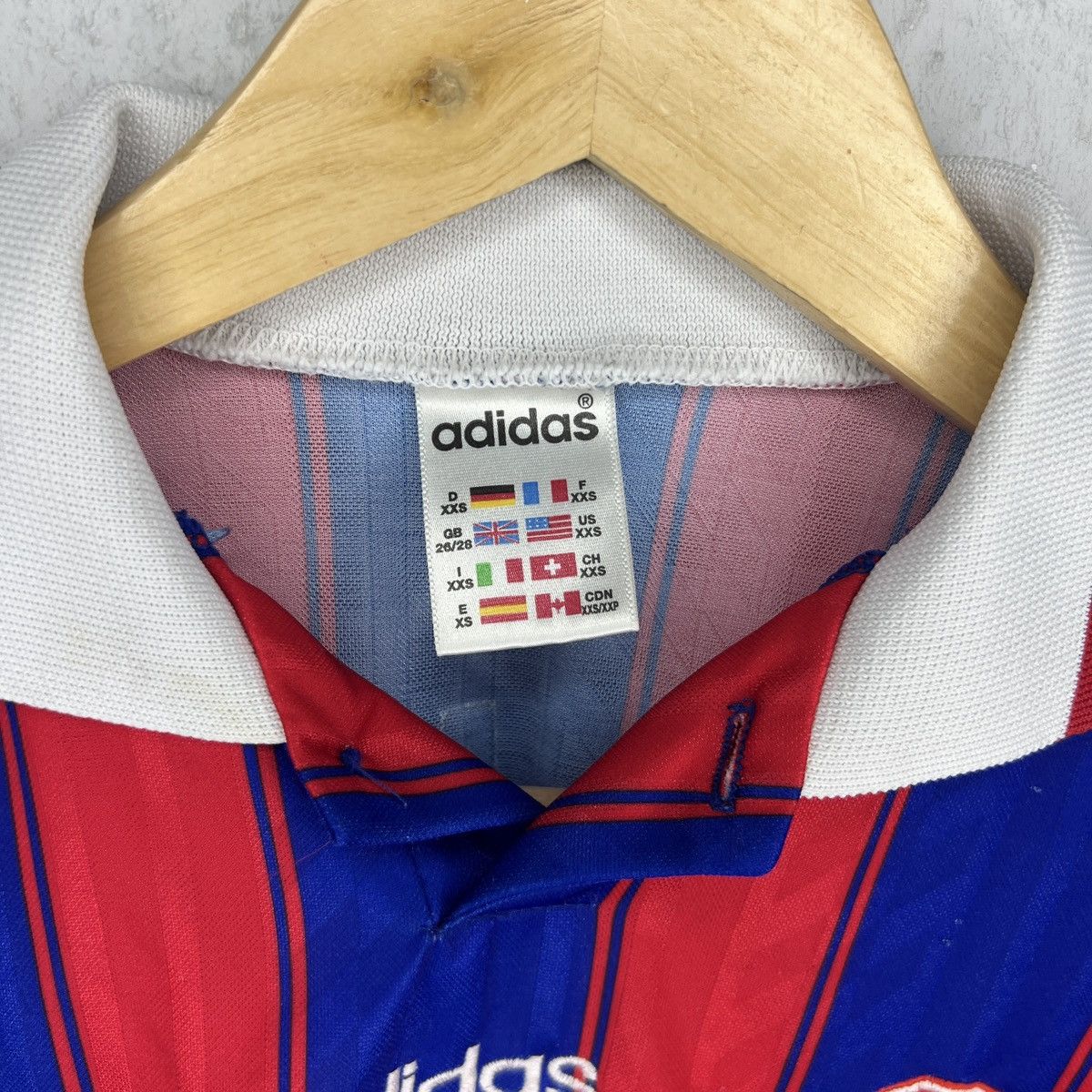 Adidas × Vintage Vintage Adidas Bayern Munich Navy Red Jersey 90s Tshirt Kit Size US XXS / EU 40 - 4 Thumbnail
