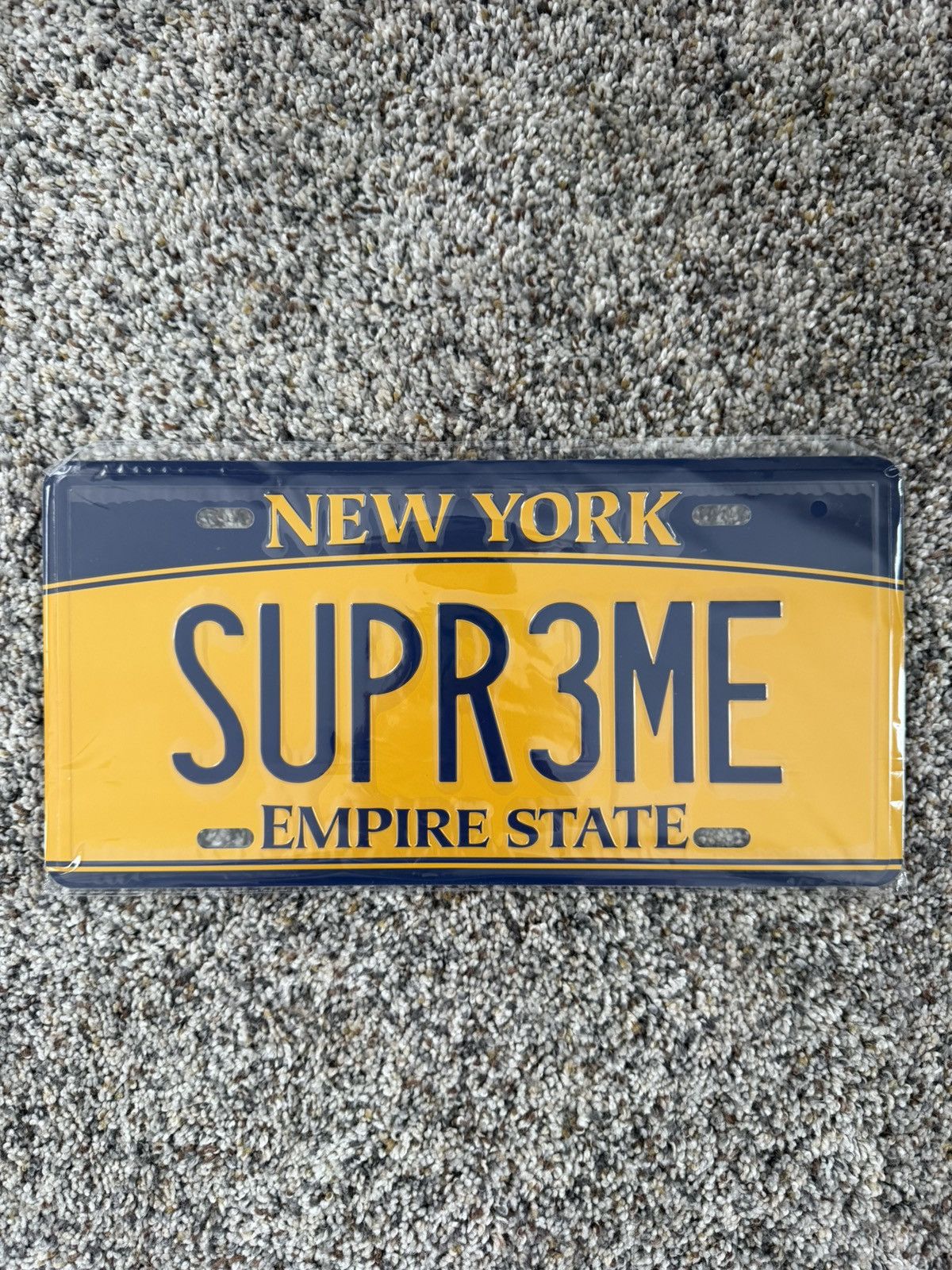 Supreme Supreme License Plate (New in Wrap) Size ONE SIZE - 1 Thumbnail