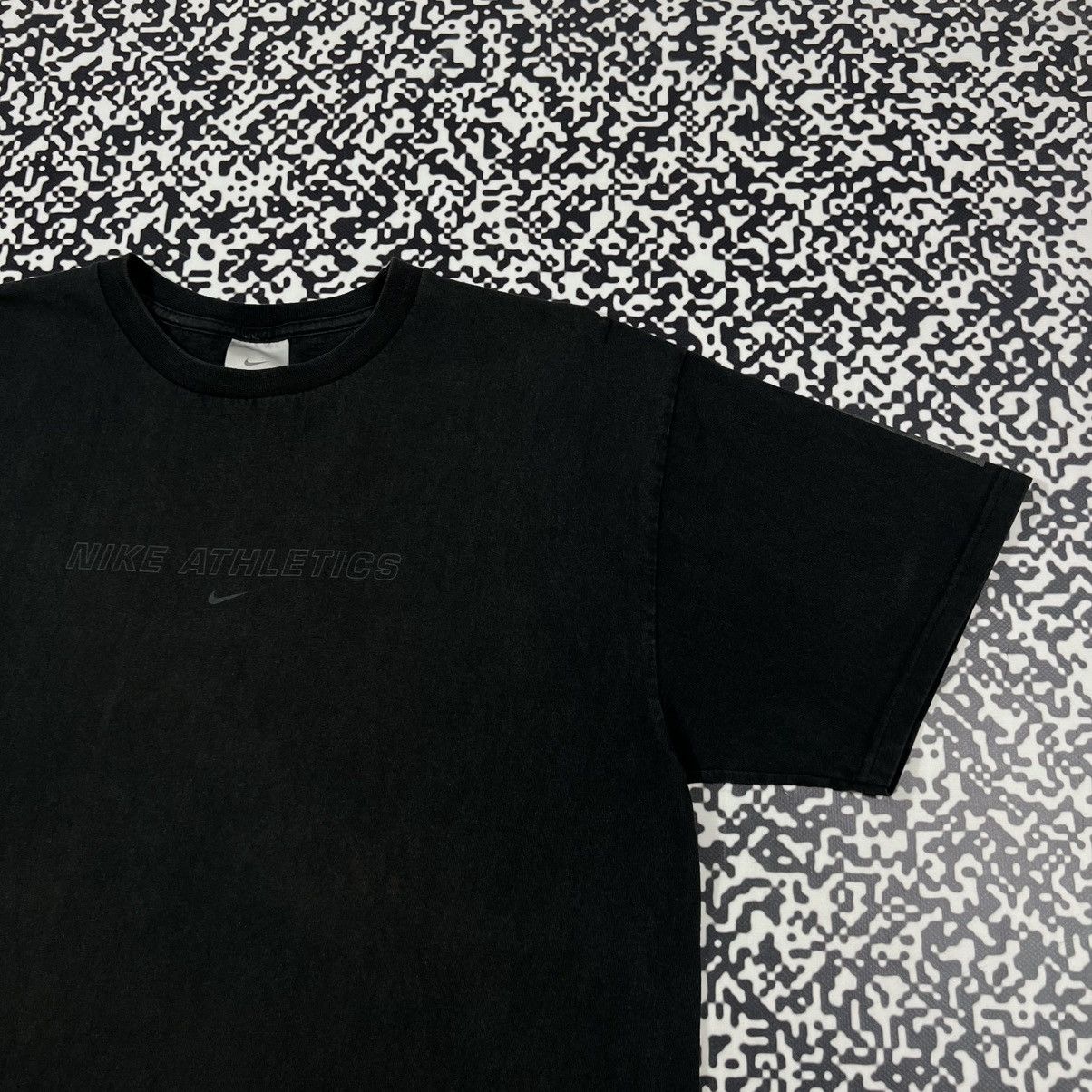 Nike Vintage 00s Nike Swoosh Logo Reflective Faded T-shirt Size US L / EU 52-54 / 3 - 7 Thumbnail