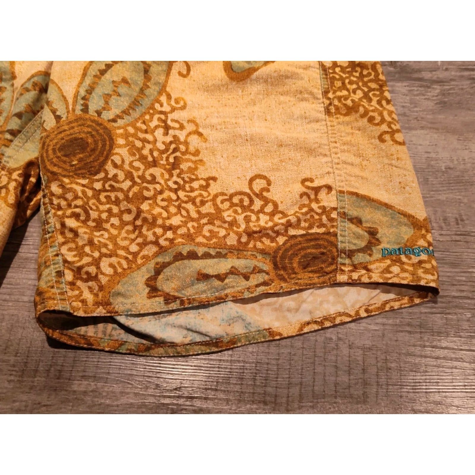 Patagonia Patagonia Wavefarer Shorts Mens 34 Boardshorts Stretch Tropical Beach Tan Brown Size US 34 / EU 50 - 2 Thumbnail
