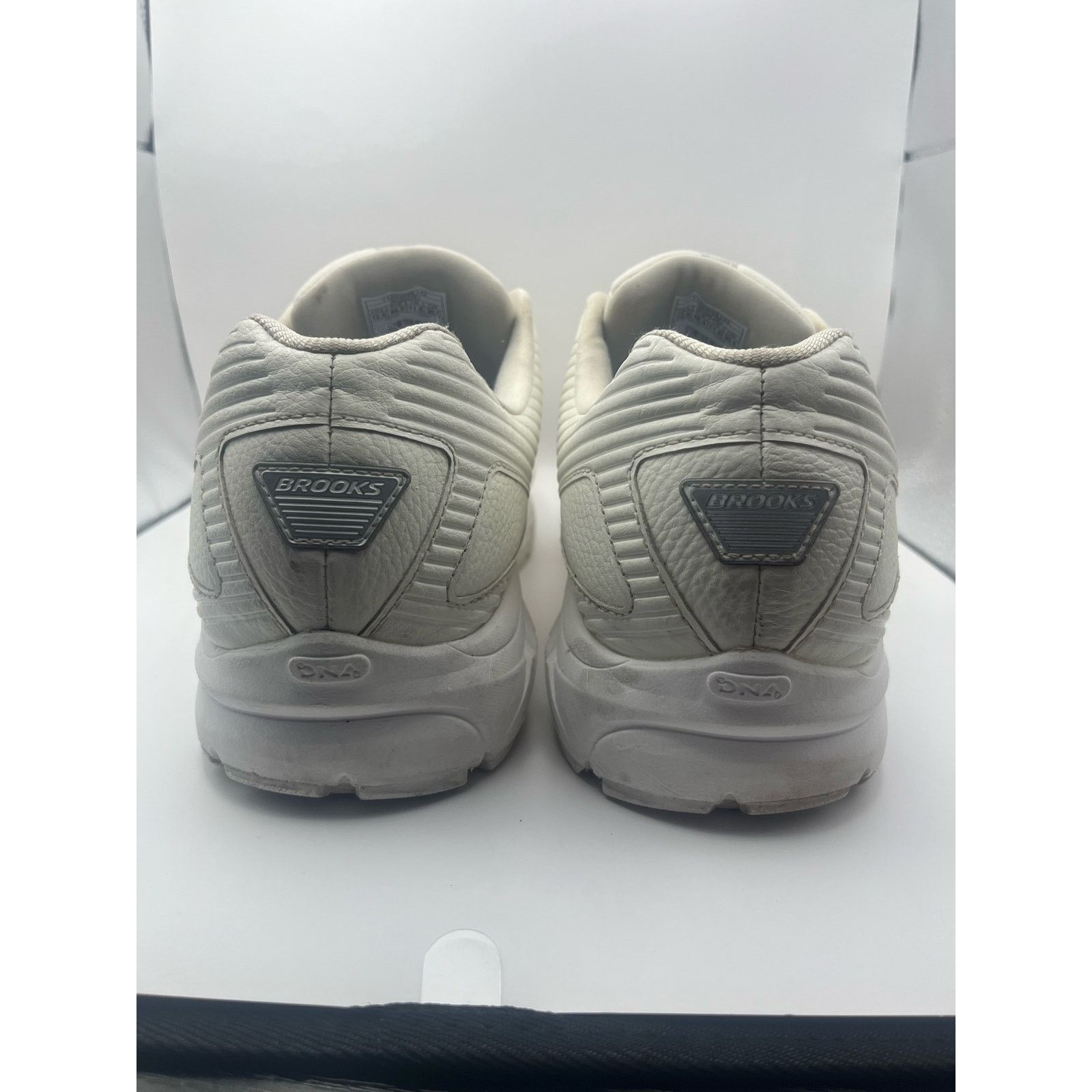 Brooks Brooks Addiction Walker walking shoes V-strap Mens USED Size US 12.5 / EU 45-46 - 7 Thumbnail