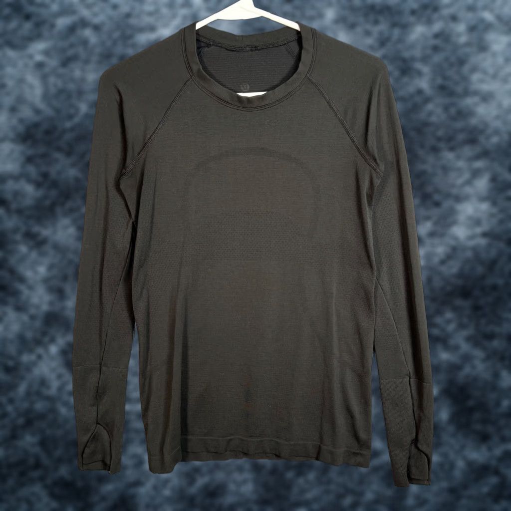 Lululemon Lululemon Womens Size 6 Black Long Sleeve Athletic Top Gym Running Shirt Pullover Crew Neck Size S / US 4 / IT 40 - 1 Thumbnail