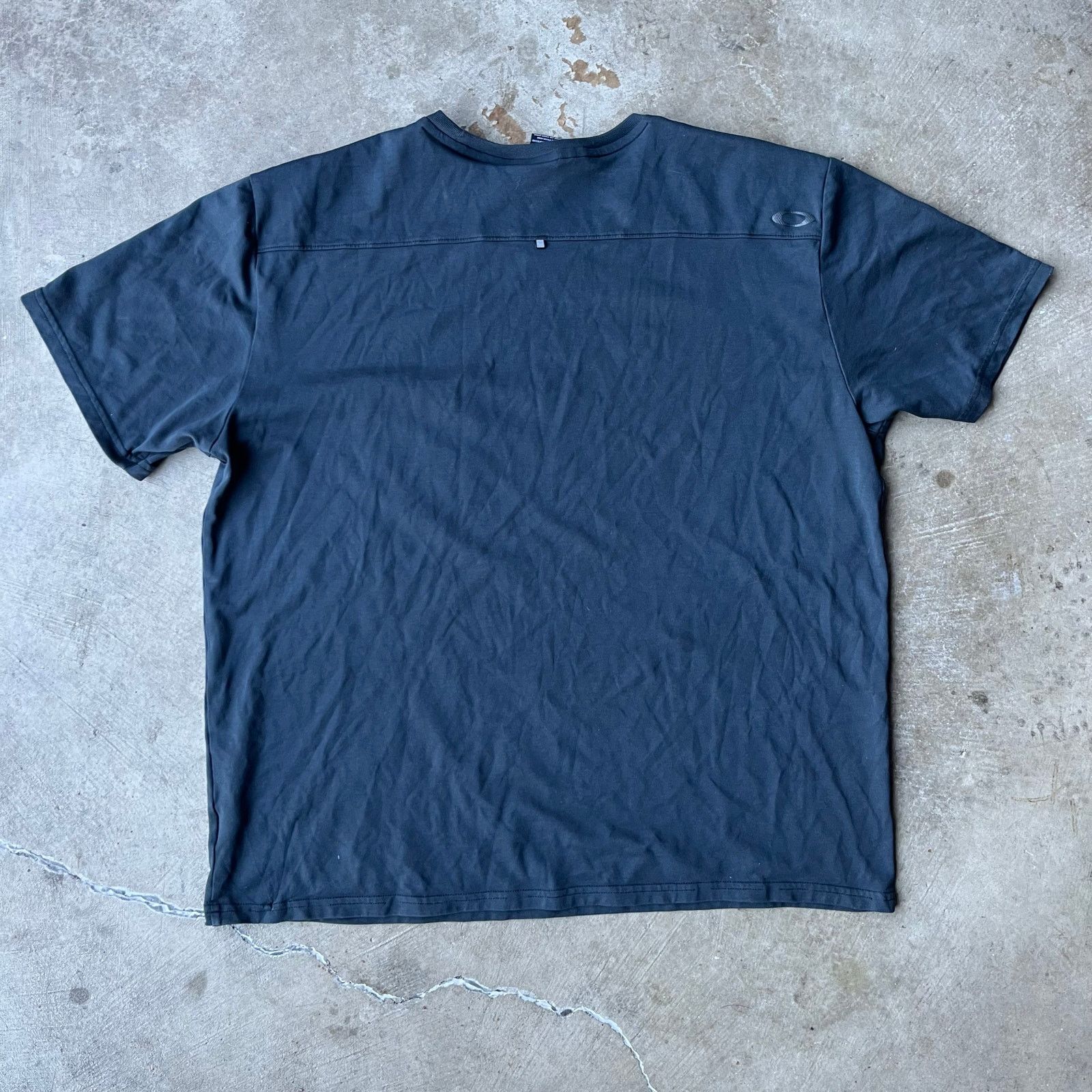 Vintage BLACK OAKLEY SHIRT XL ACTIVE GYM WORKOUT ATHLETIC Size US XL / EU 56 / 4 - 3 Thumbnail