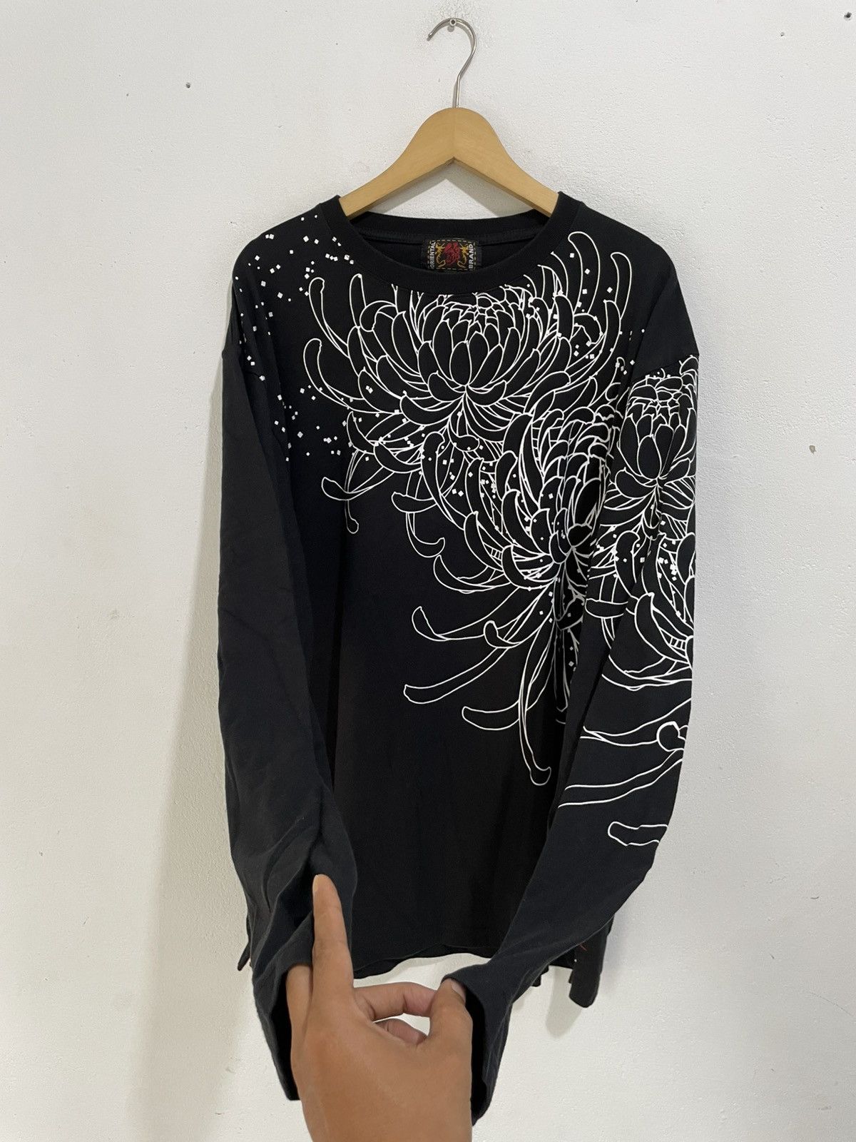Karakuri Tamashii Vintage Japanese Sukajan Style flower Long Sleeve Tee Size US XL / EU 56 / 4 - 3 Thumbnail