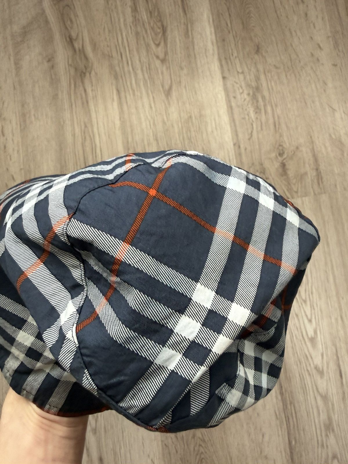 Burberry Burberry Reversible Bucket Hat Nova Check / Navy Size ONE SIZE - 22 Thumbnail