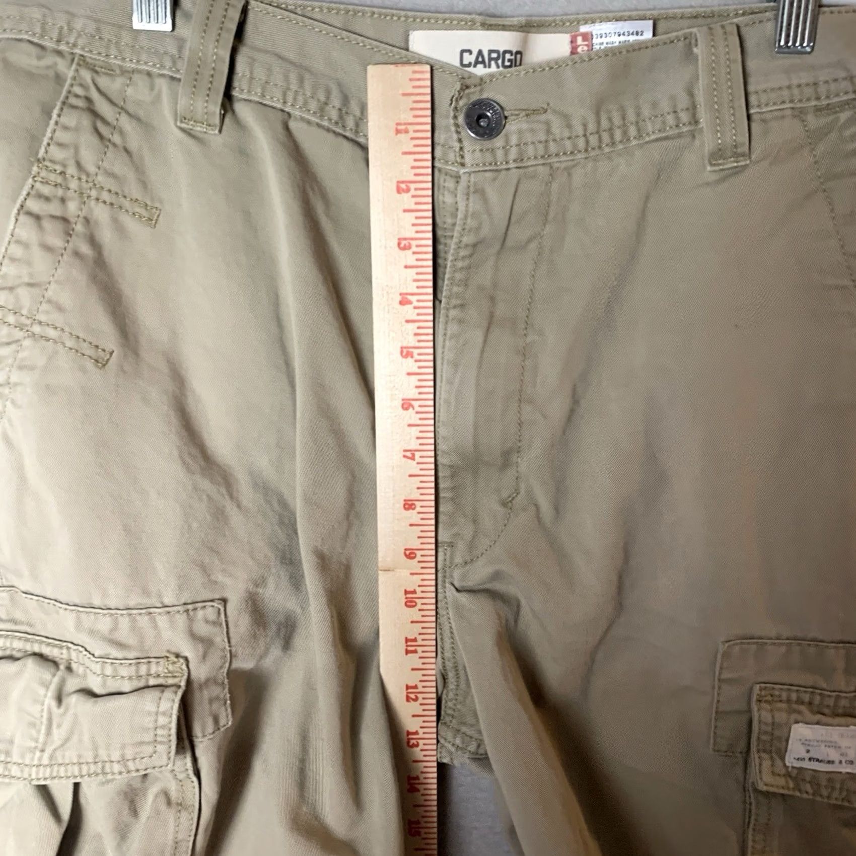 Levi's Levi’s Cargo Shorts Mens 34 Beige Cargo Y2K Casual Workwear Retro Vintage Logo Zipper Pockets 10in Inseam Size US 34 / EU 50 - 6 Thumbnail