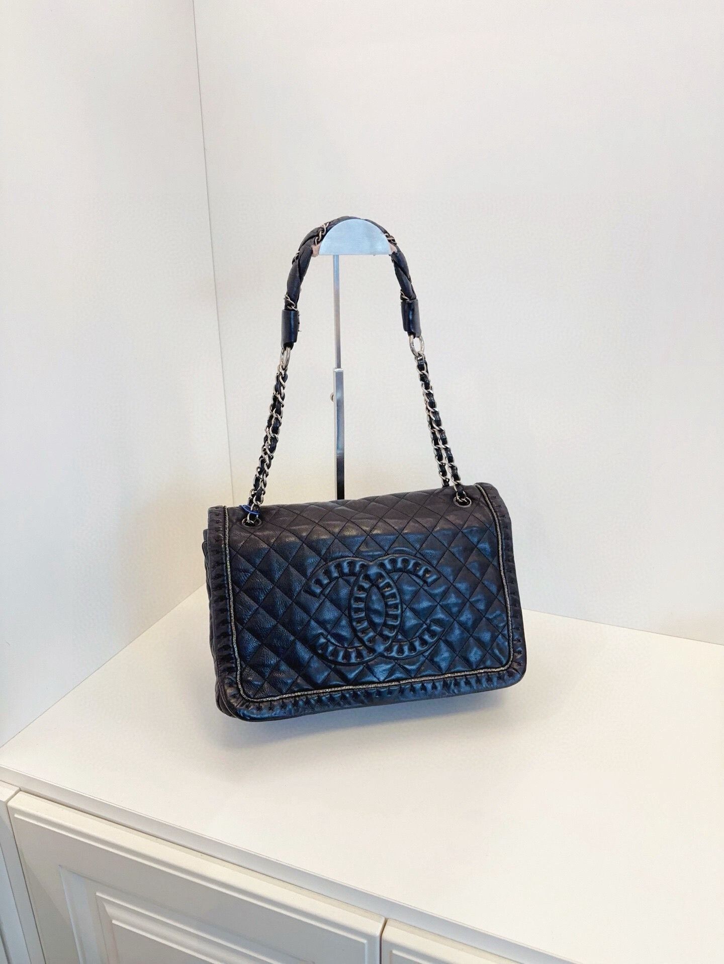 Chanel Pre-loved Bag Very good condition Size ONE SIZE - 1 Thumbnail