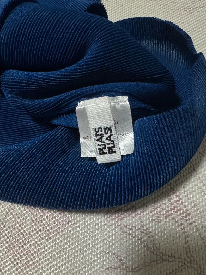 Issey Miyake issey miyake size:5 Lake blue pleated vest 2505-Nextarrow Size XXS / US 00 / IT 34 - 2 Thumbnail
