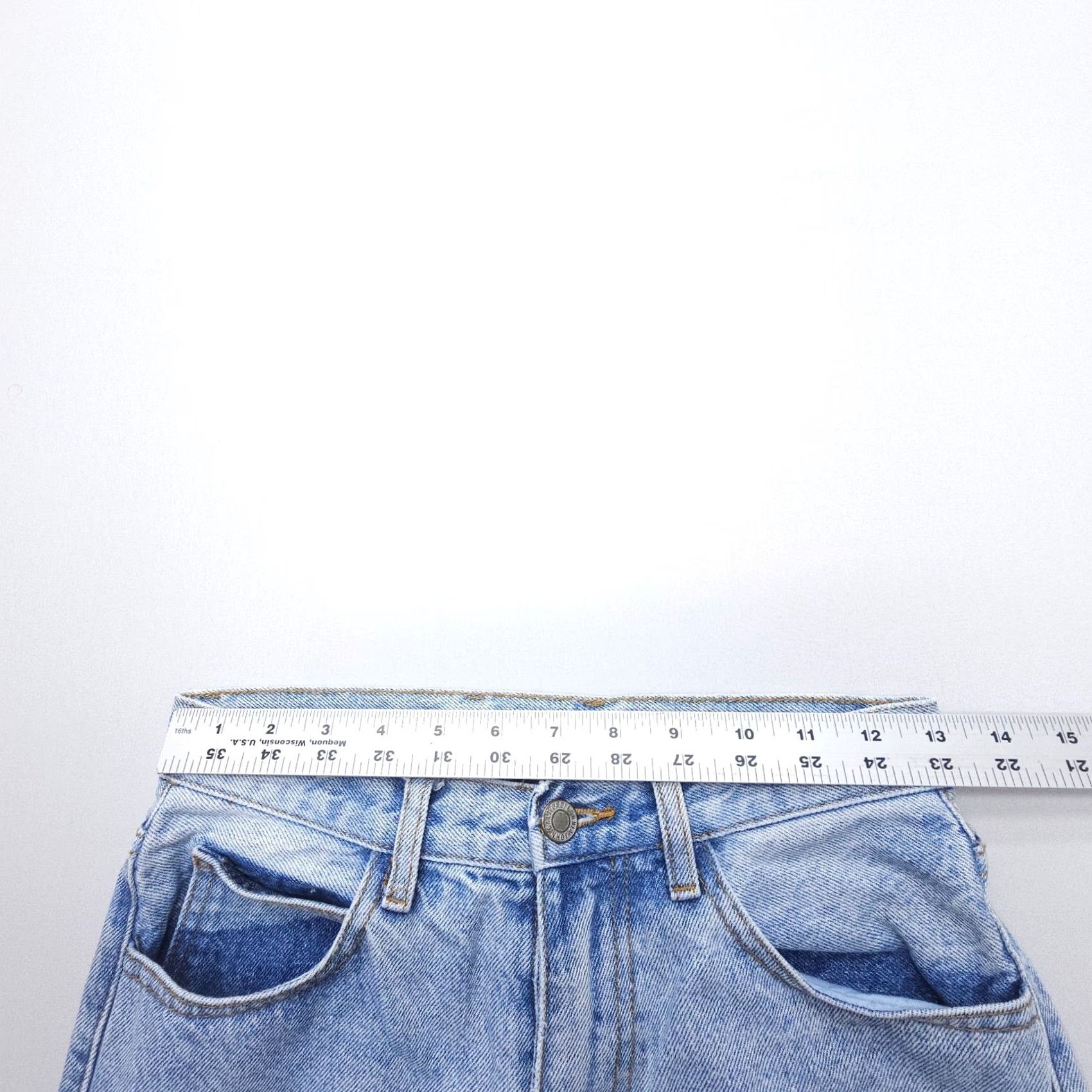 Brandy Melville Brandy Melville John J. Galt High Rise Light Wash Slim Jeans Medium (26 x 28") Jeans Women Slim 5-Pocket Denim Blue City 90s? Size 32" / US 10 / IT 46 - 7 Thumbnail